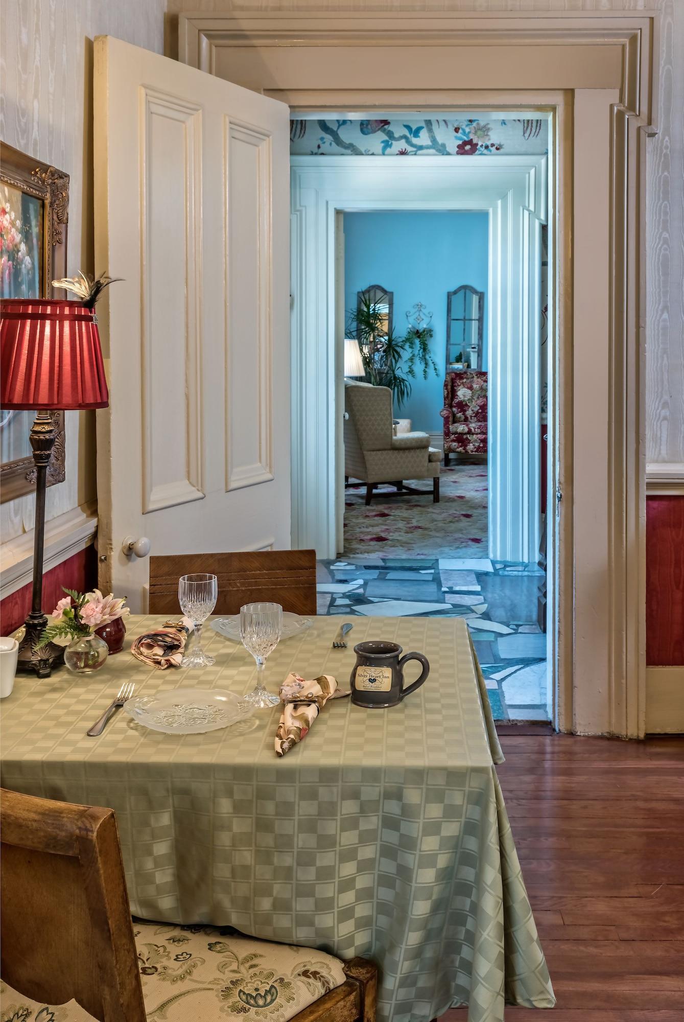 Restaurant Silver Heart Inn and Cottages