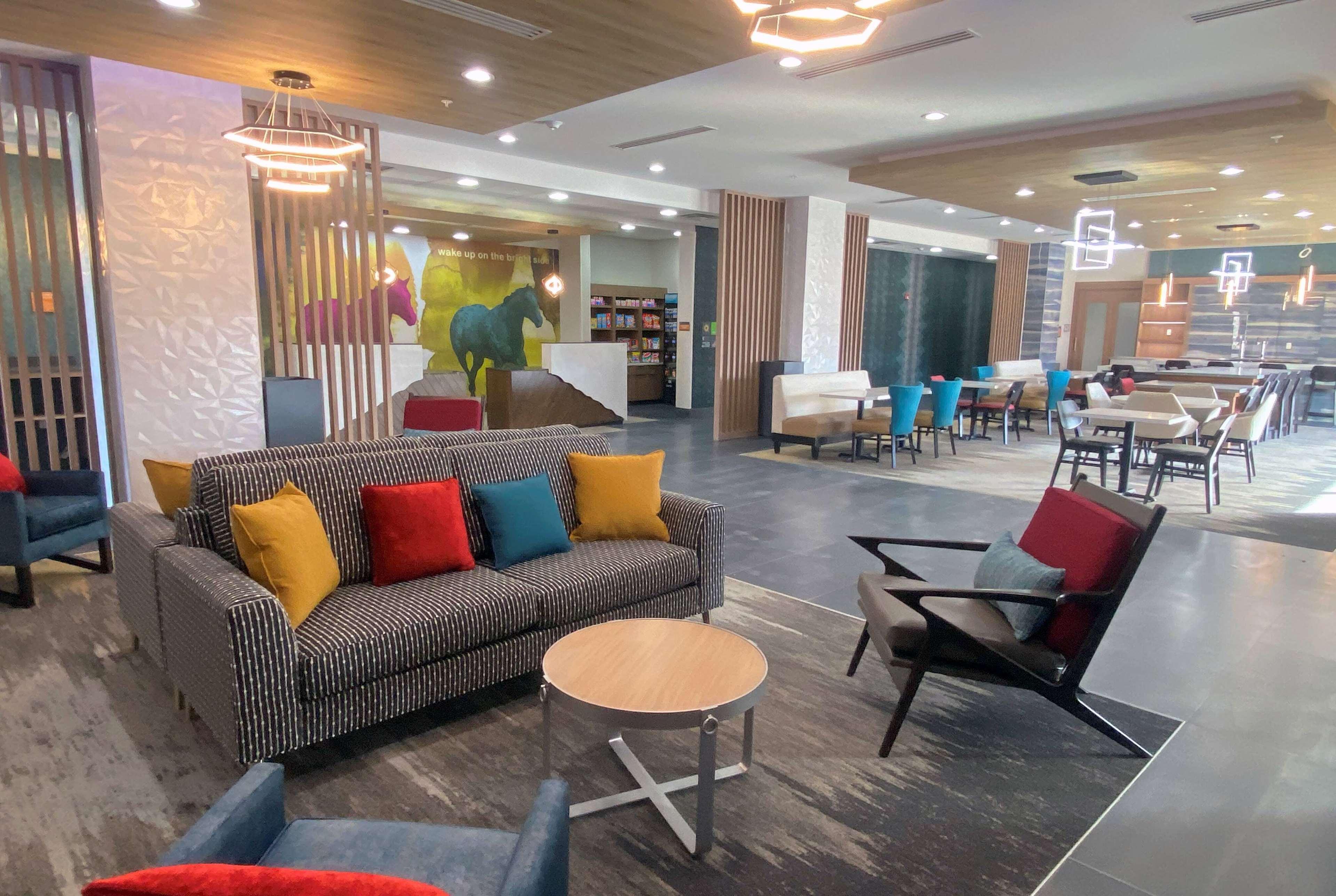 Vista Lobby La Quinta Inn & Suites by Wyndham El Paso East Loop-375