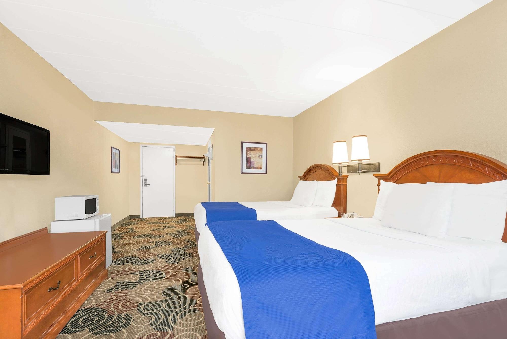 Habitación Travelodge by Wyndham Lima OH