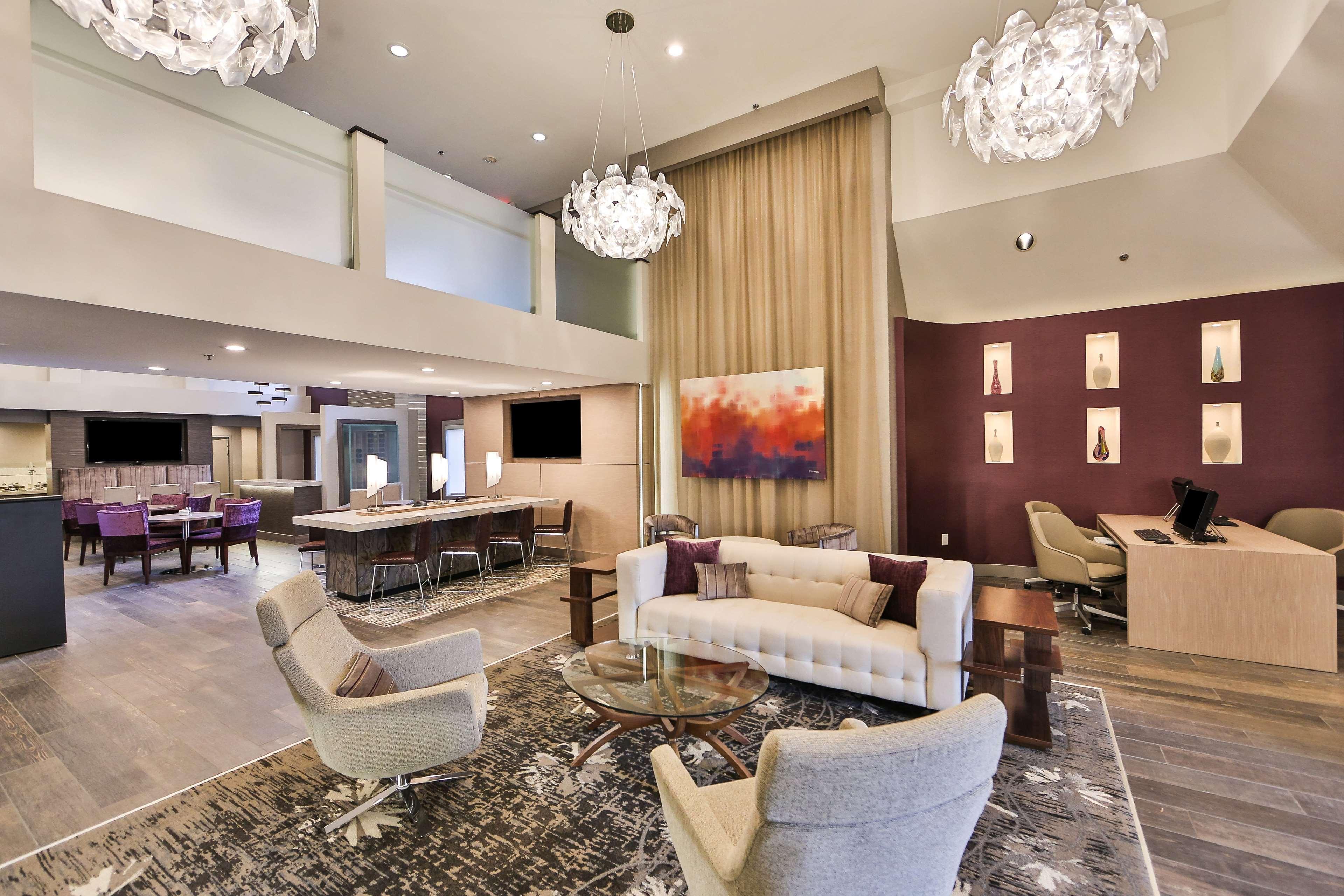 Vista Lobby DoubleTree by Hilton Atlanta - Alpharetta