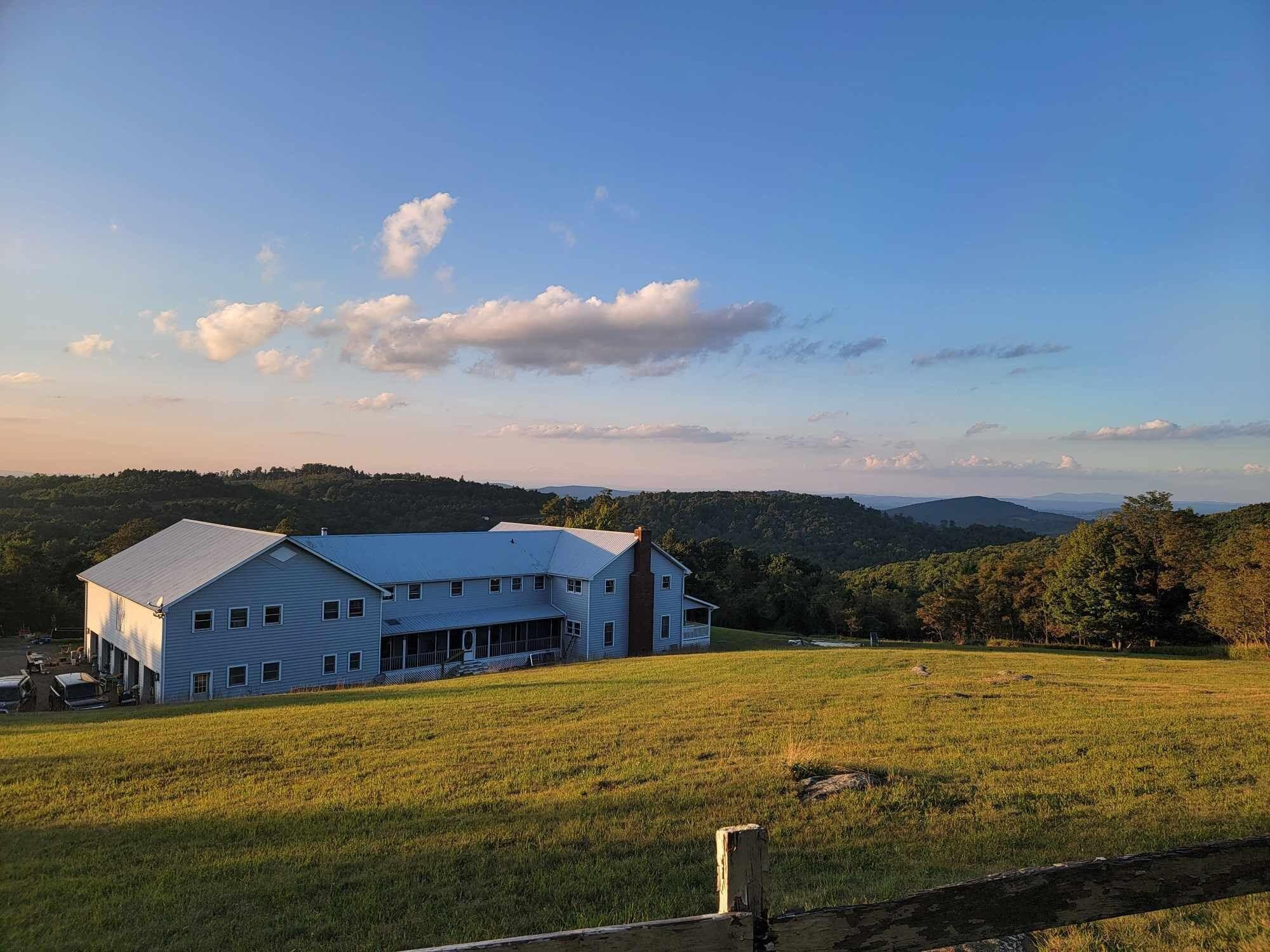 Vista Exterior Moonlight Manor Bed and Breakfast