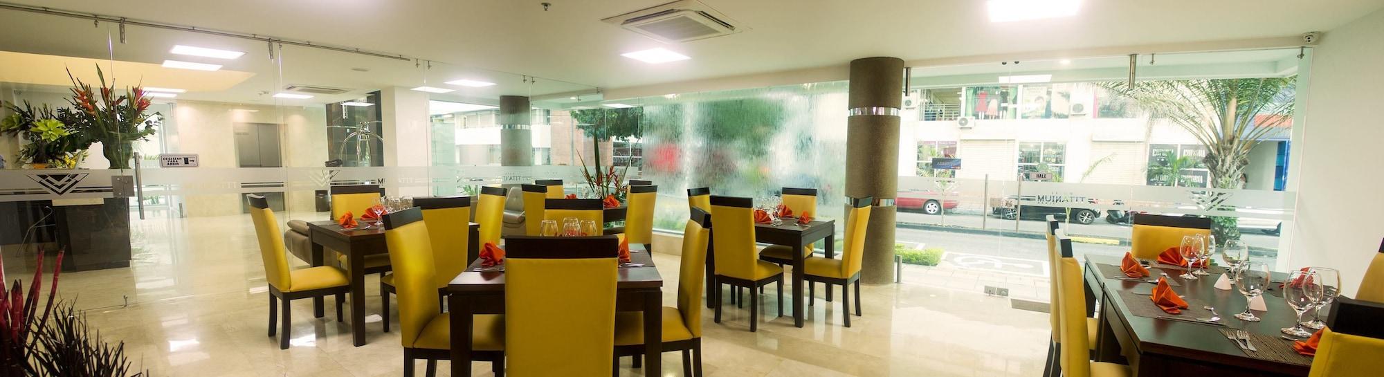Restaurant Hotel Titanium Plaza