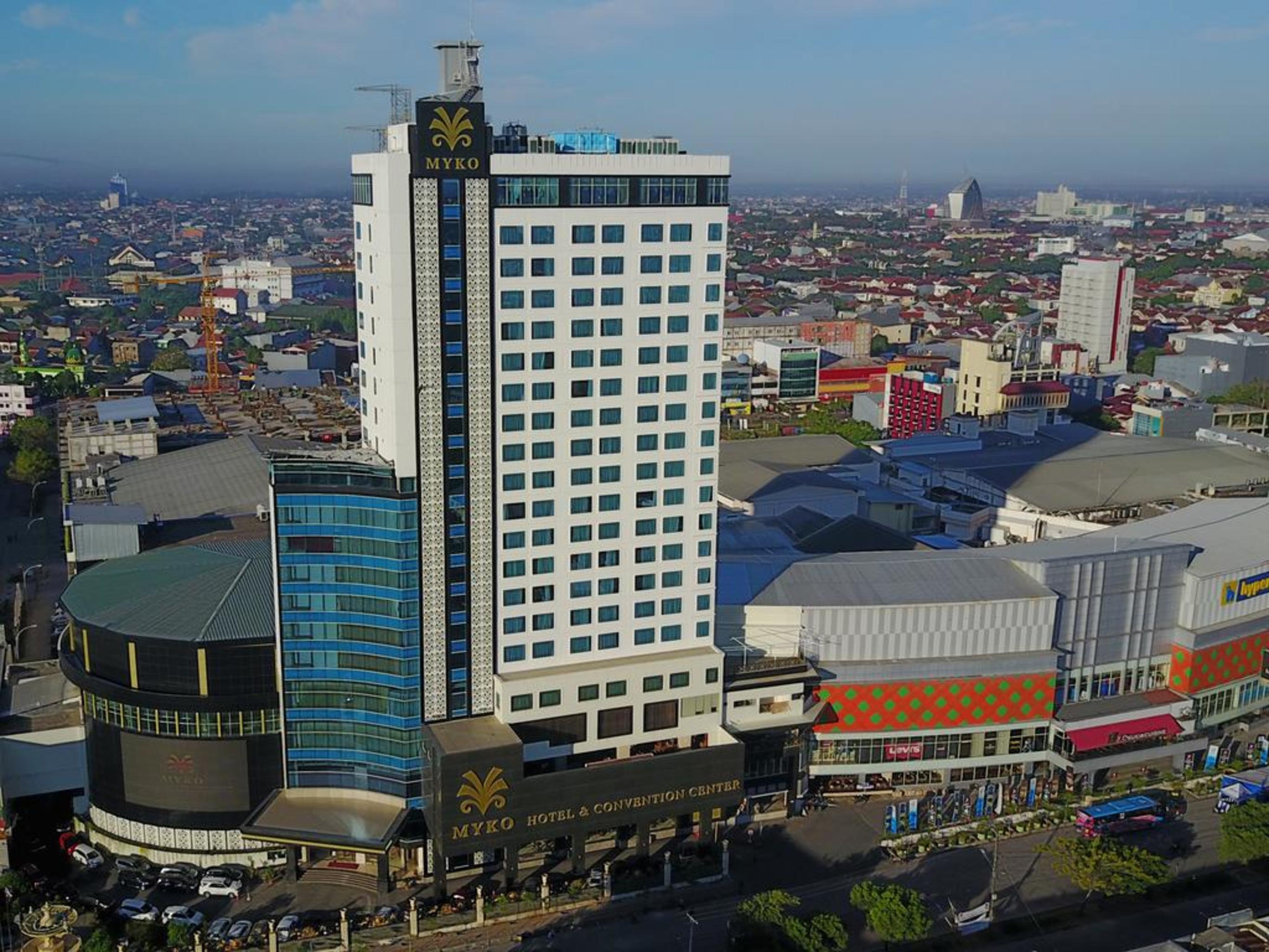 Vista Exterior Myko Hotel Makassar