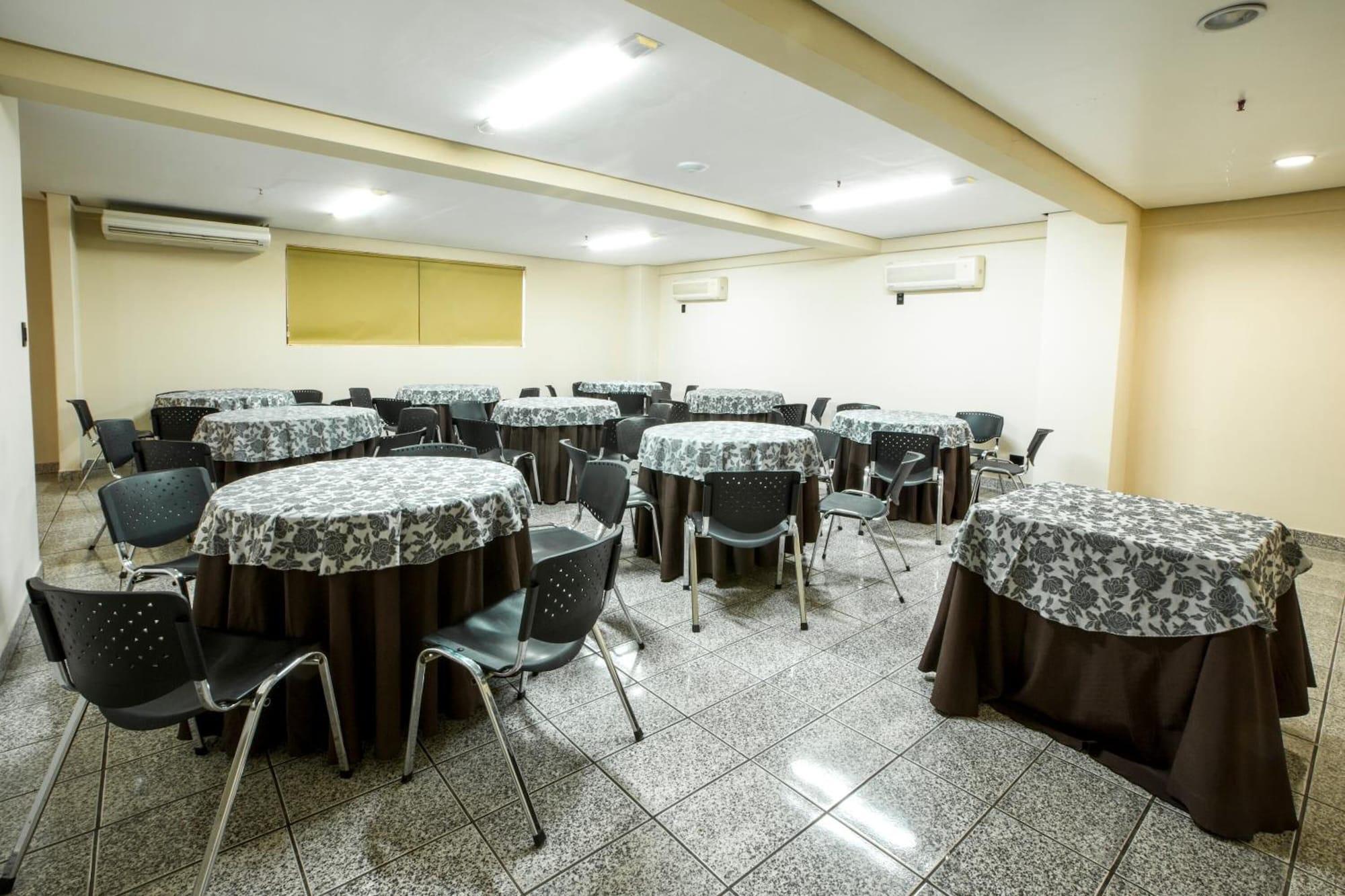 Sala de Reuniones Crystal Plaza Hotel