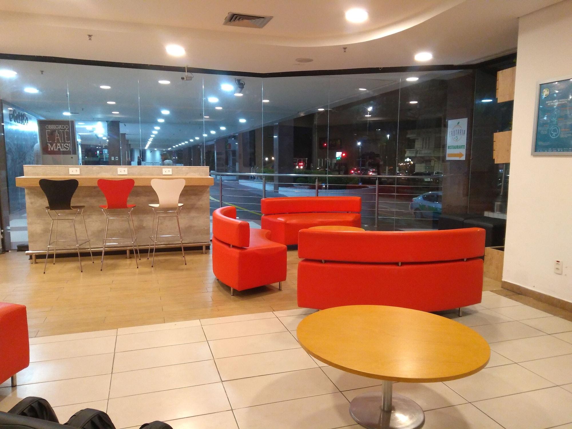 Vista Lobby Ibis Santos Gonzaga Praia