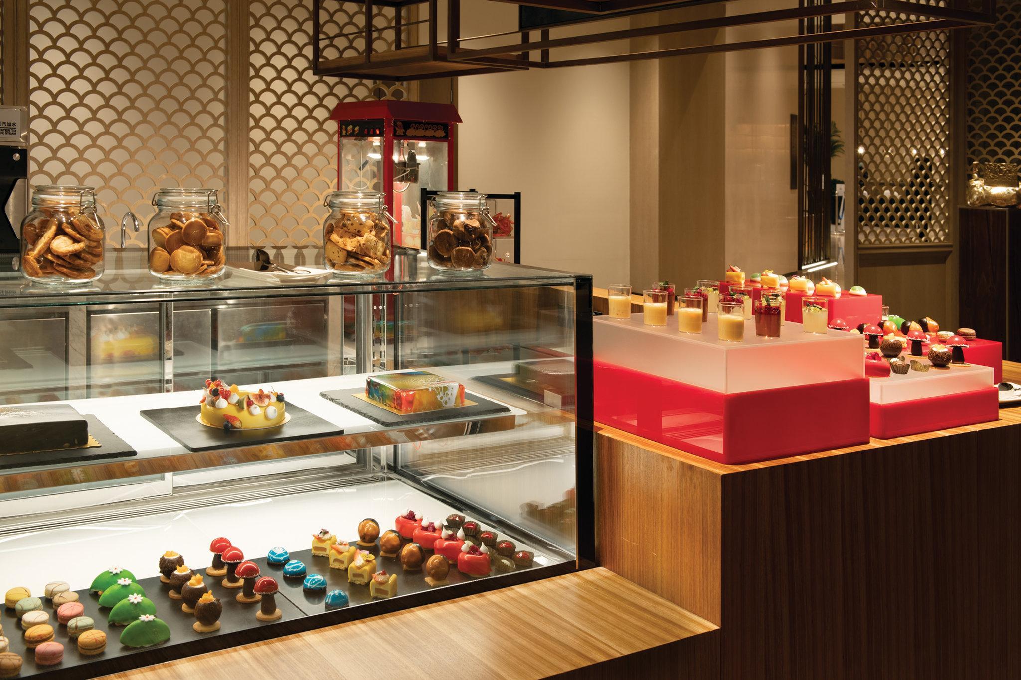 Restaurant Crowne Plaza Zunhua Hot Spring Town by IHG