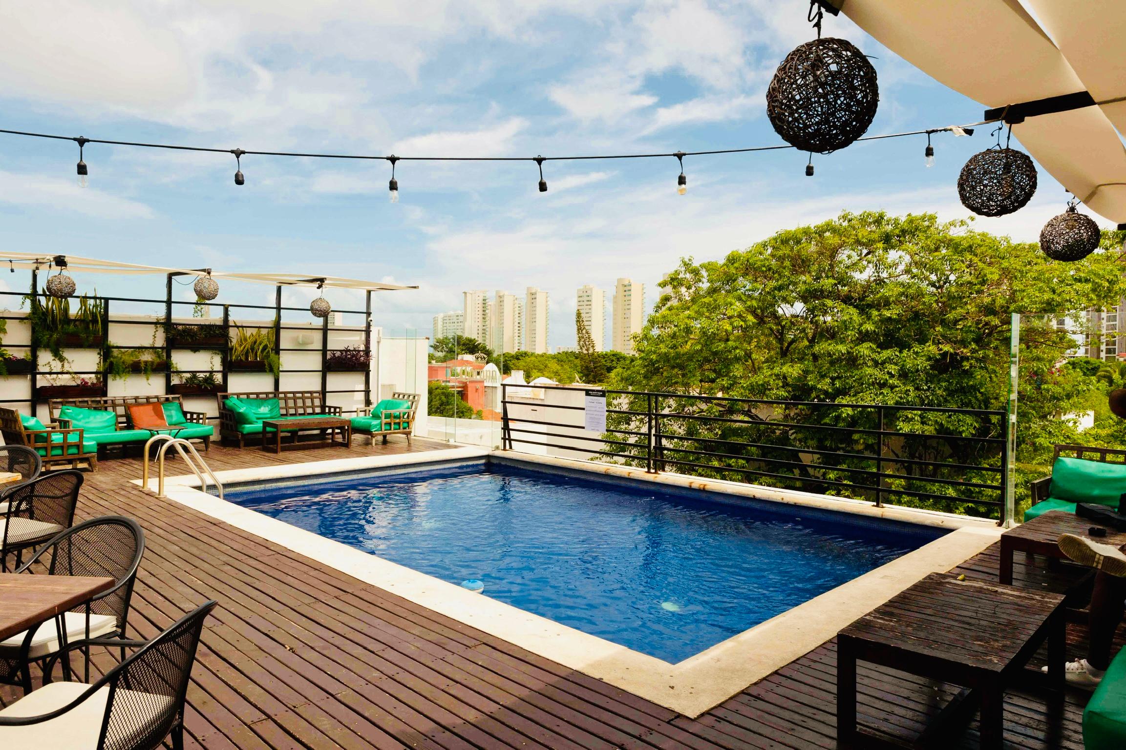 Vista Piscina Nomads Hotel, Hostel & Rooftop Pool