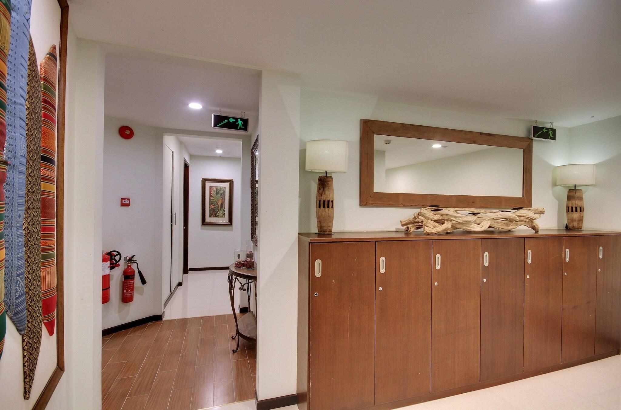 Vista Lobby The Somerset Hotel