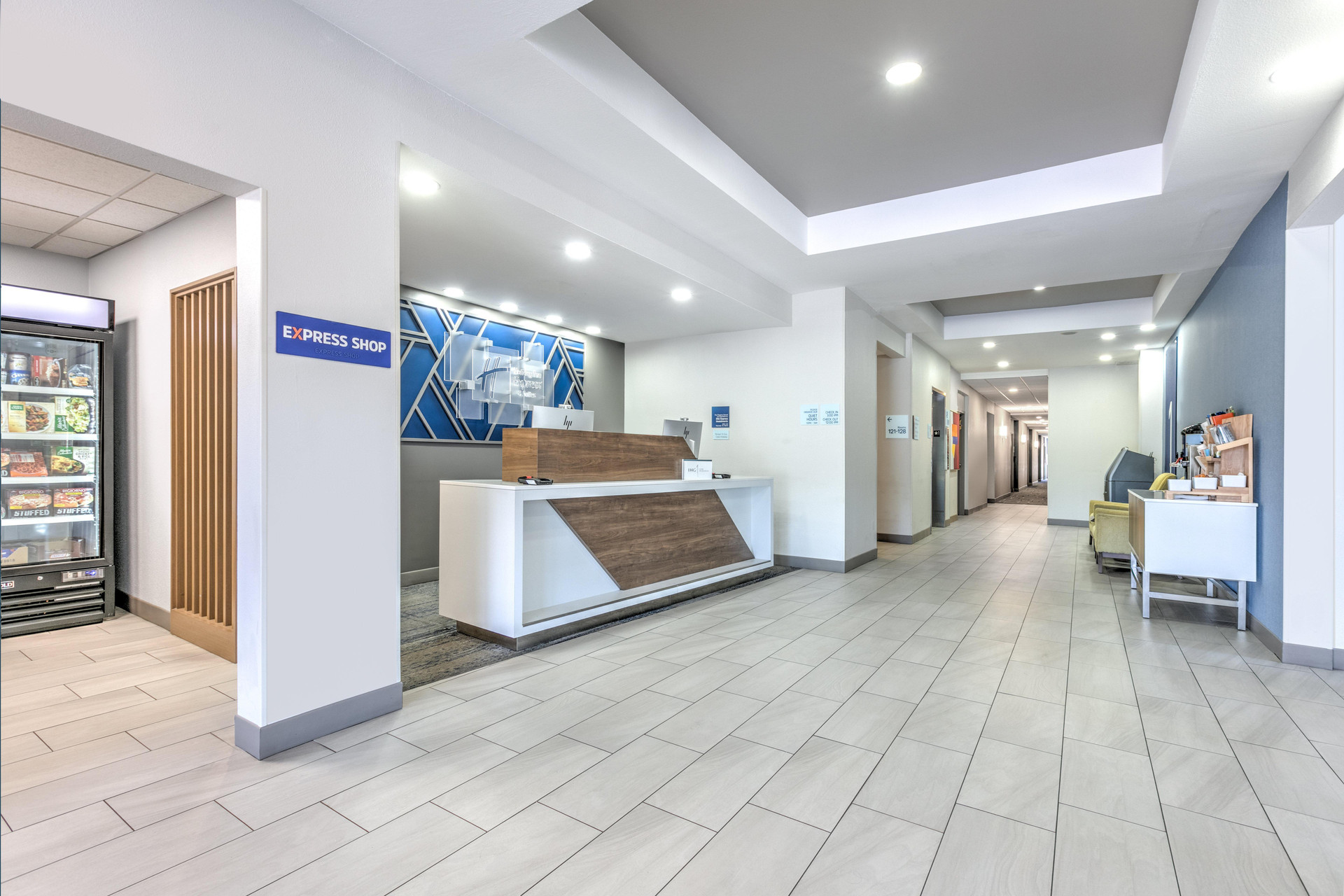 Vista Lobby Holiday Inn Express & Suites Marshall by IHG