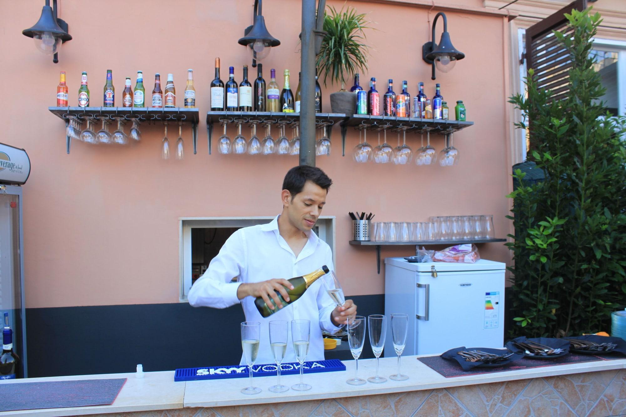 Bar/Salón The Roma House