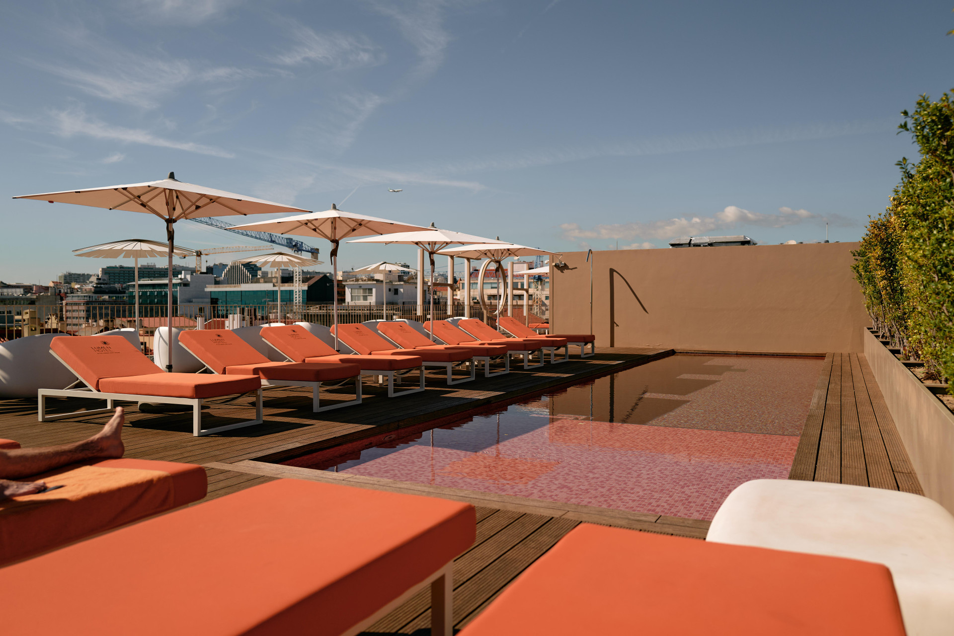 Vista Piscina Lumen Hotel & The Lisbon Light Show