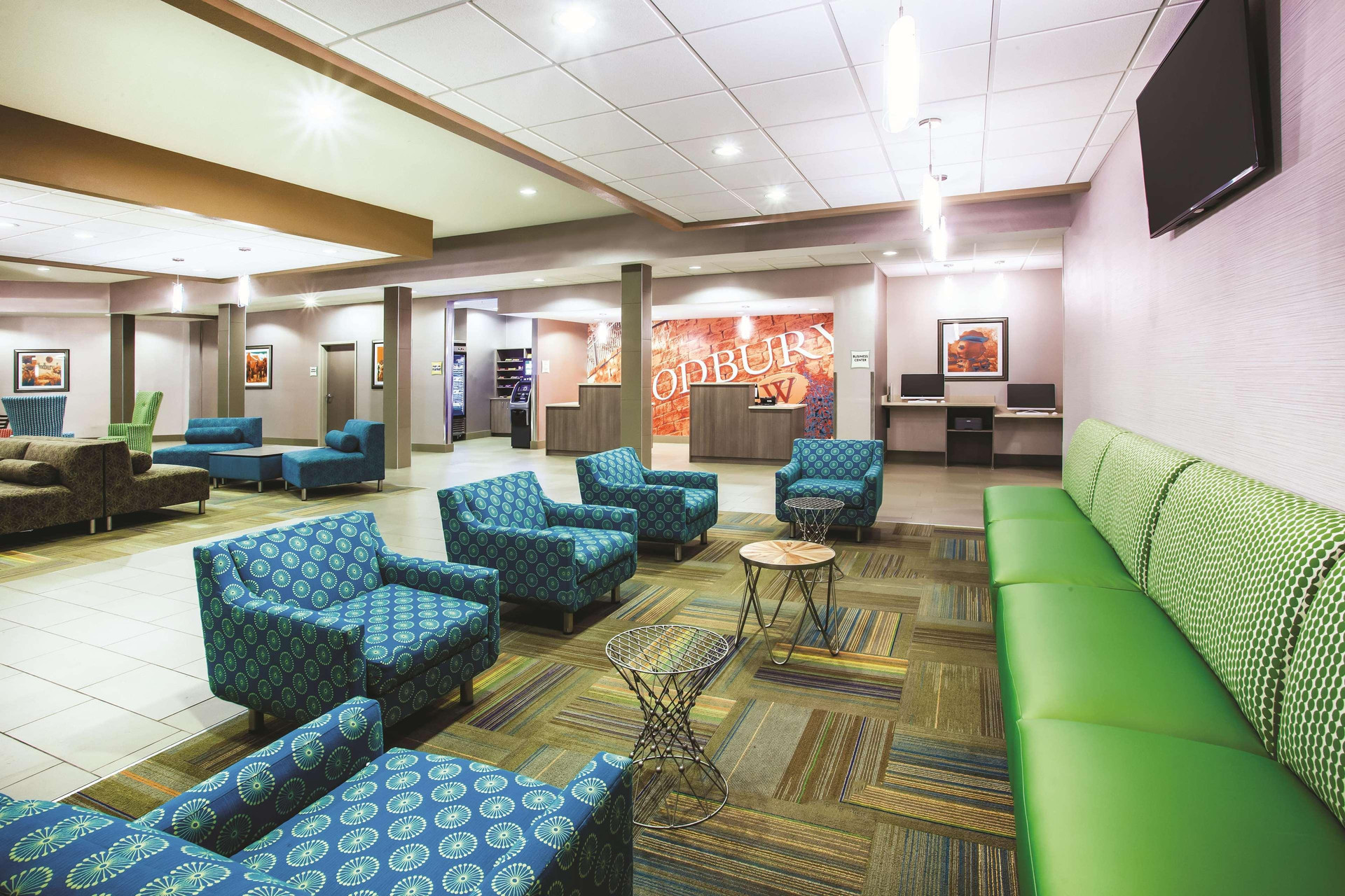 Vista Lobby La Quinta Inn & Suites by Wyndham St. Paul-Woodbury