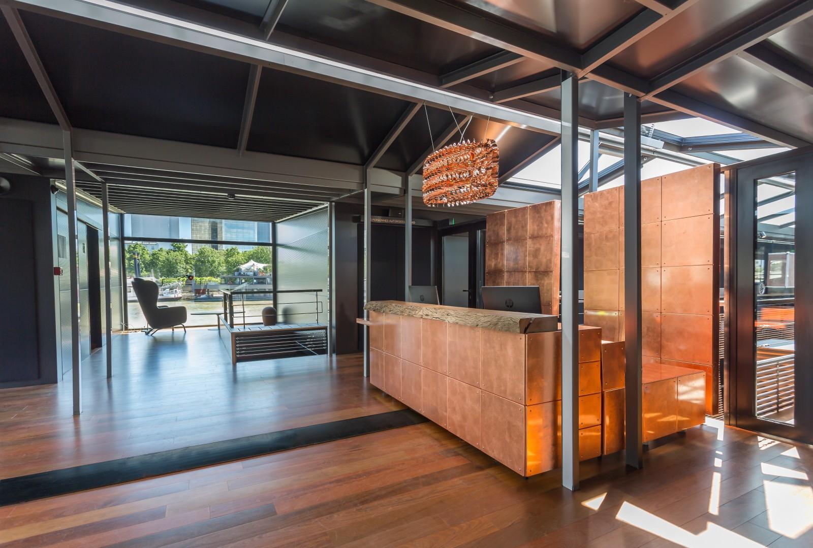 Vista Lobby Off Paris Seine