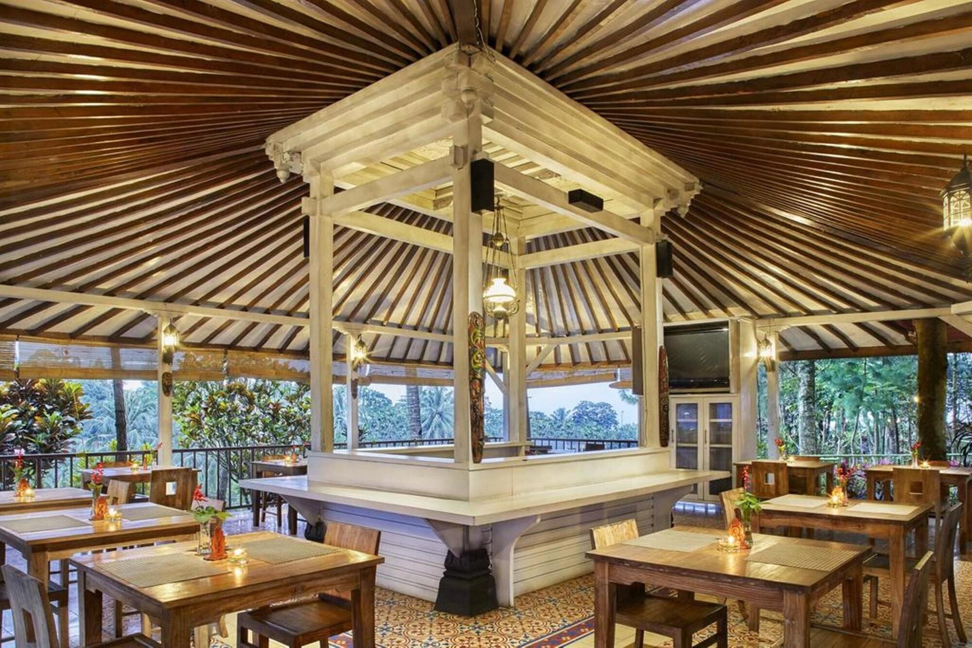 Restaurant Jambuluwuk Convention Hall & Resort Puncak