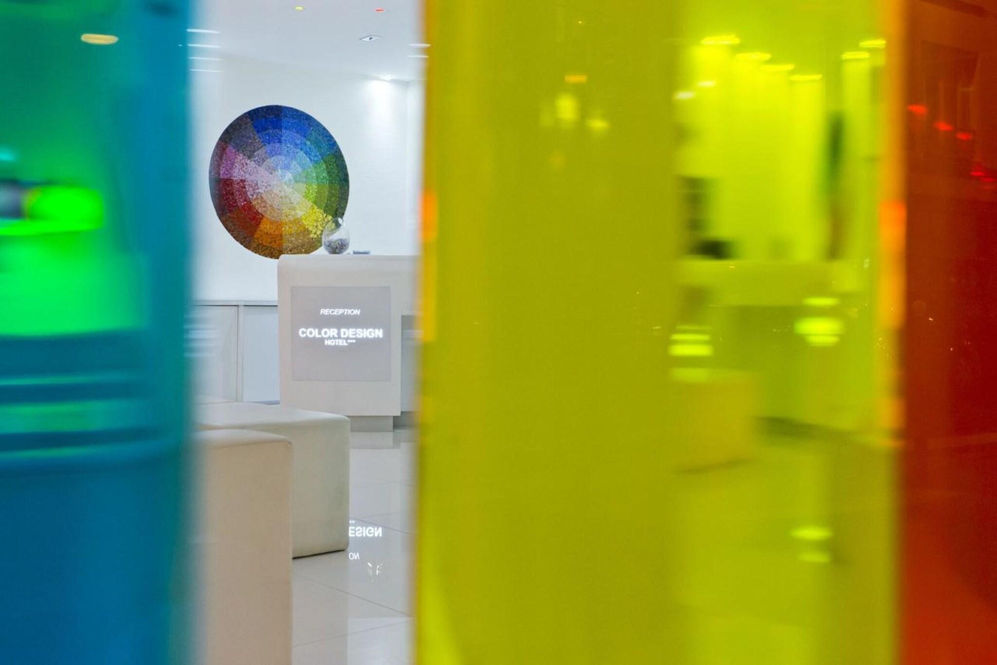 Vista do lobby Color Design Hotel