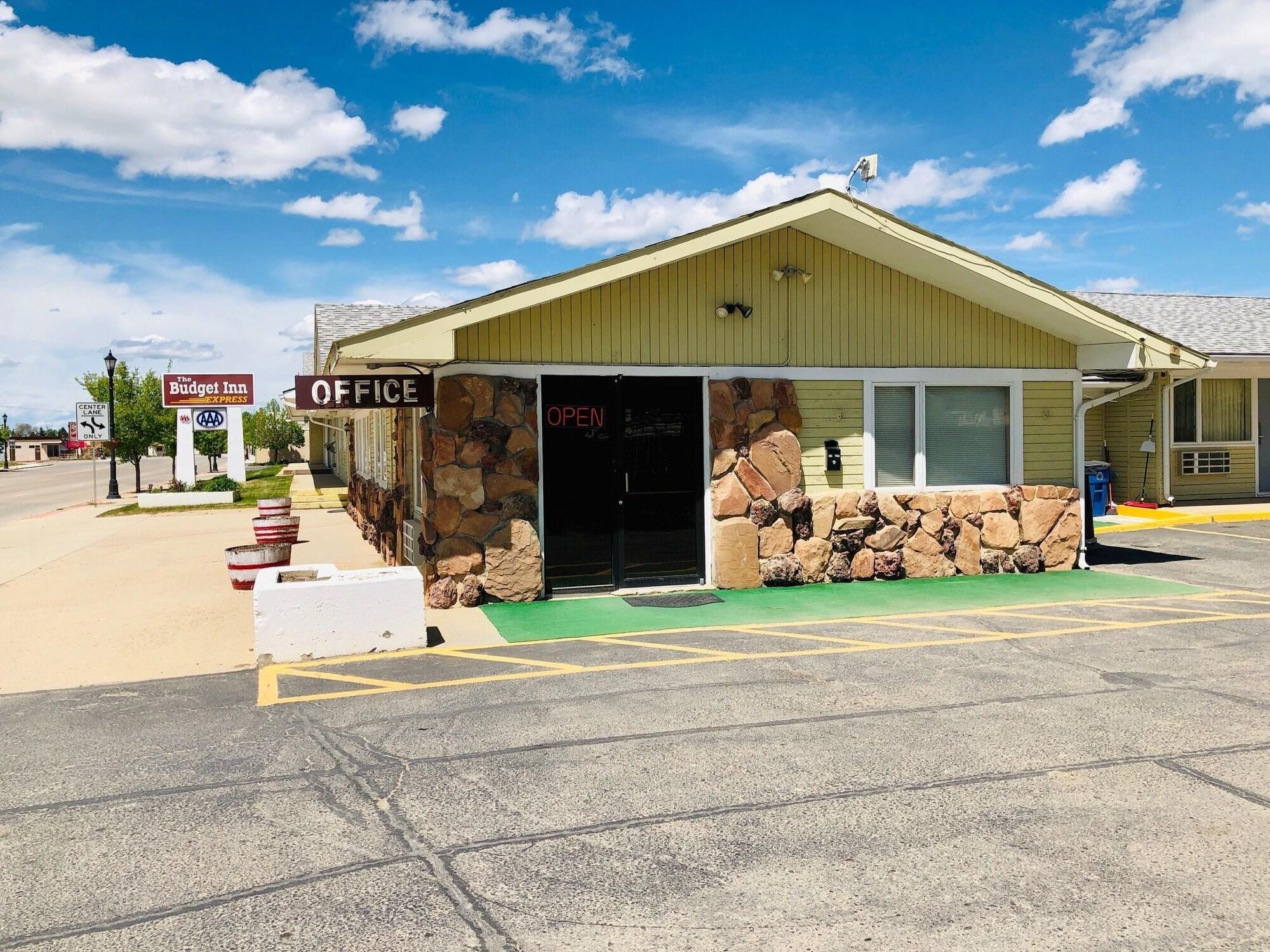 Vista Exterior Budget Inn Express