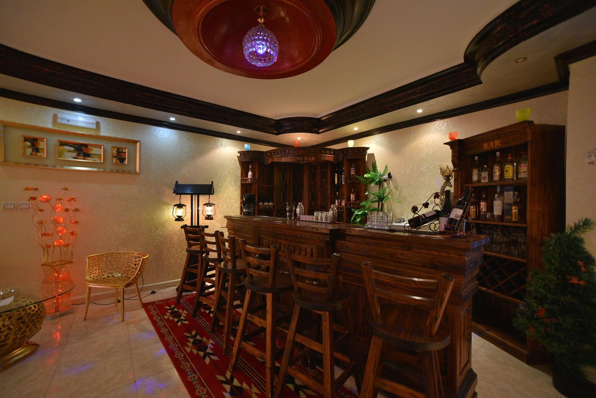 Bar/Salón Oscar Hotel Petra