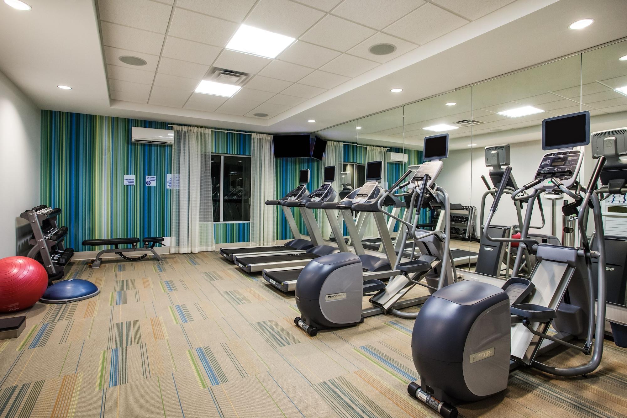 Gimnasio Holiday Inn Express & Suites Lexington Park-California by IHG