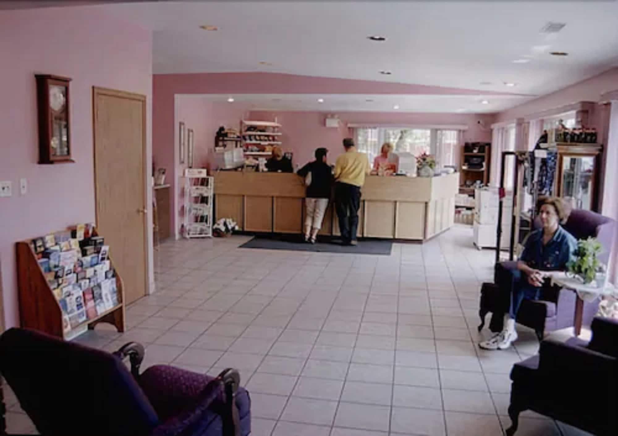 Vista Lobby Ivy Rose Motor Inn