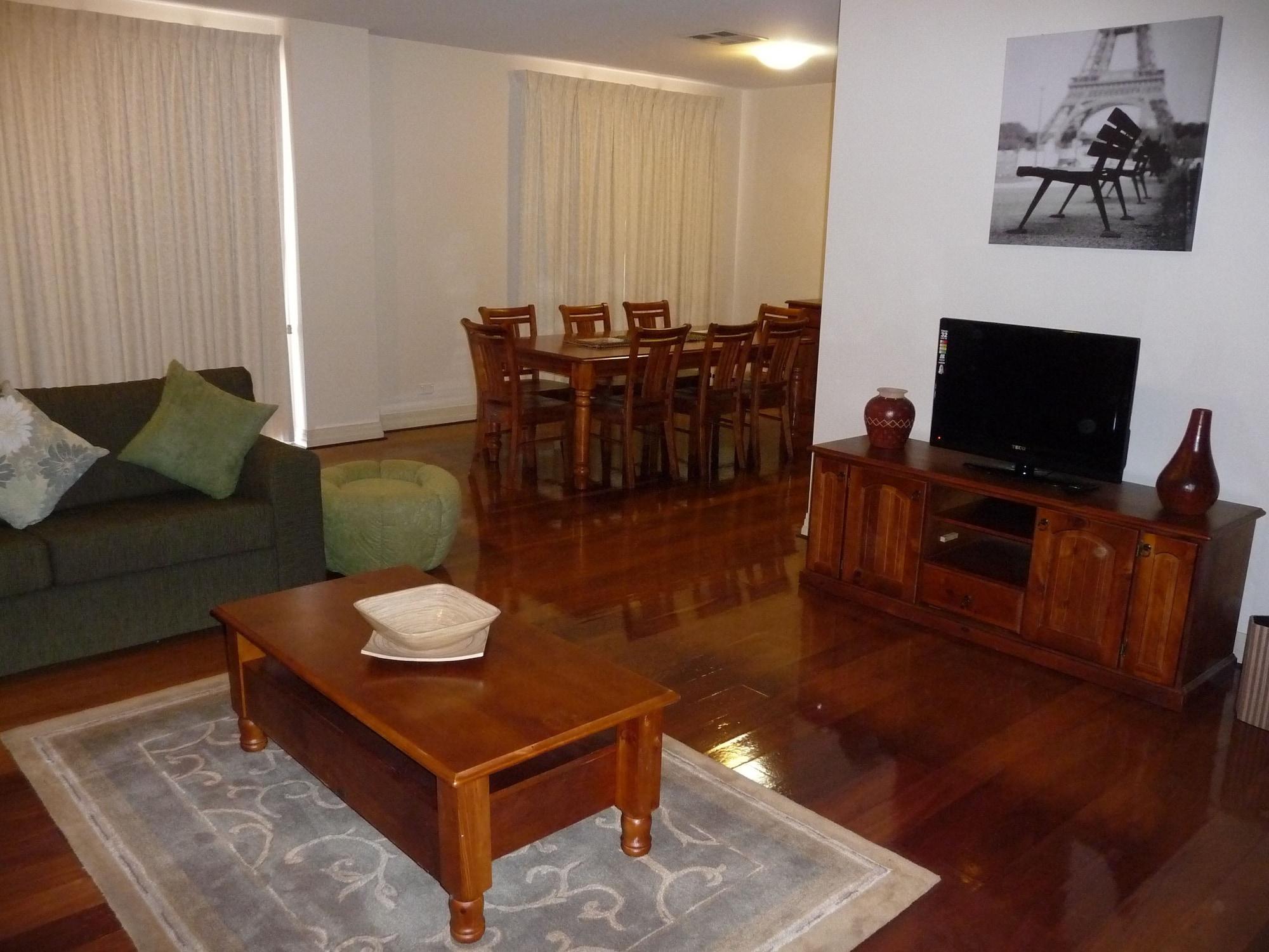 Varios City Escape 3BD in Adelaides East End 6