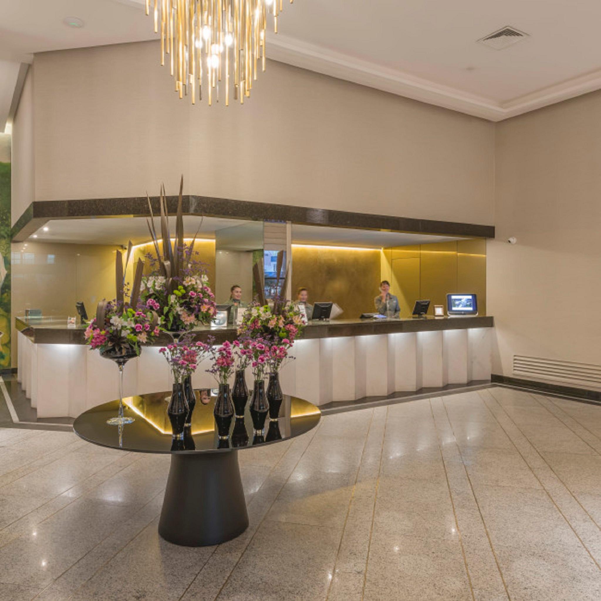 Vista do lobby Bourbon Curitiba Hotel & Suítes