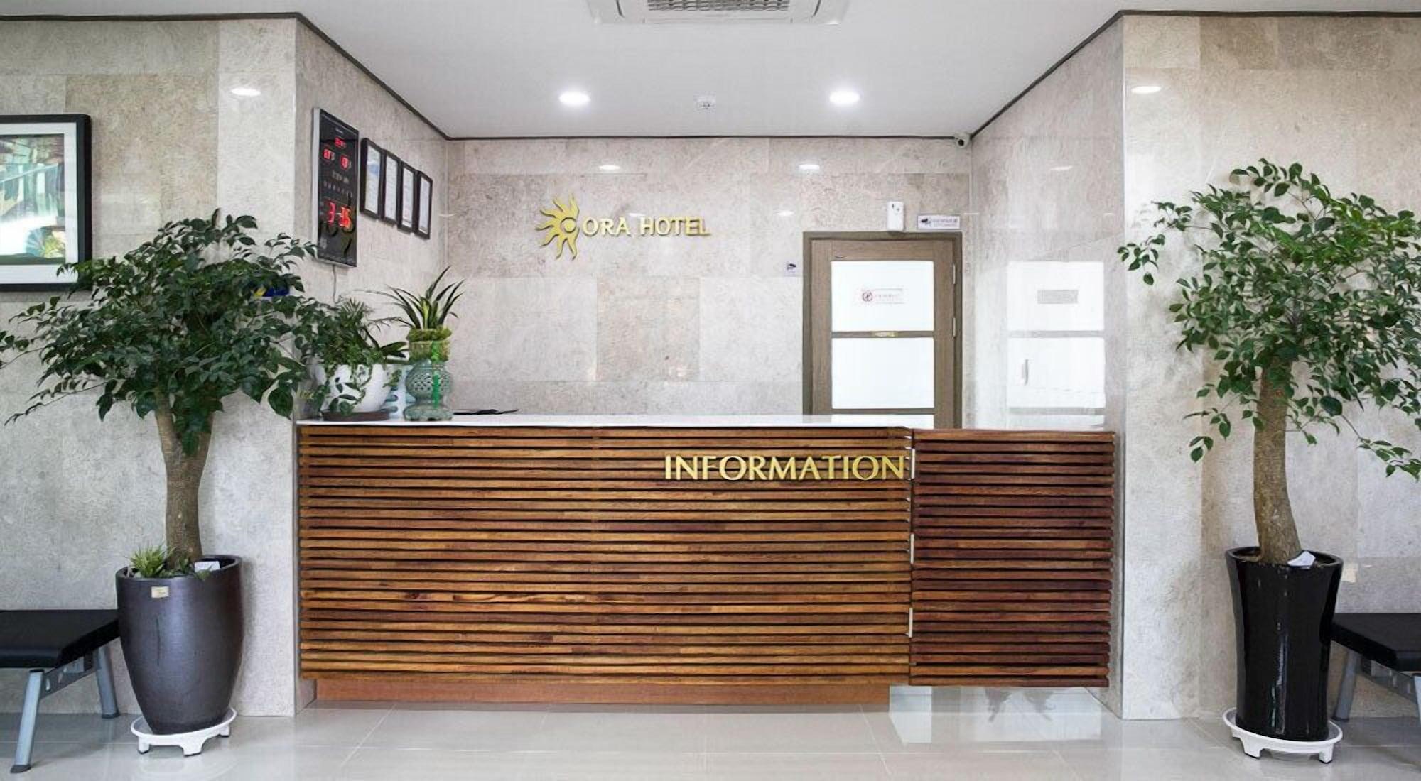 Vista Lobby Ra Hotel