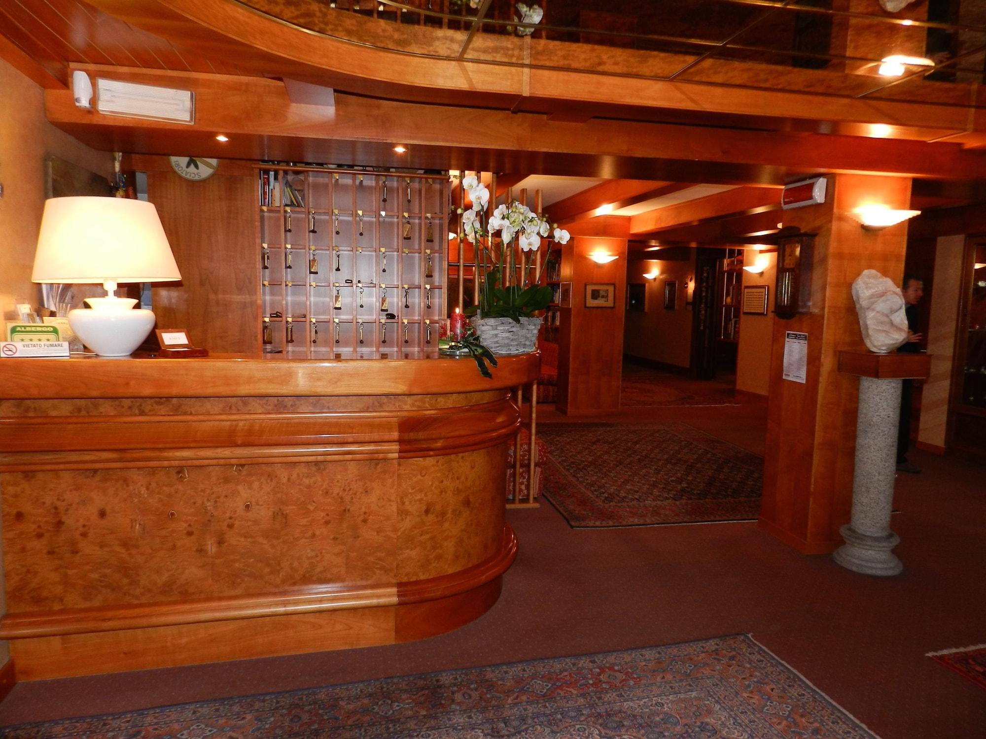 Vista Lobby Hotel Emet