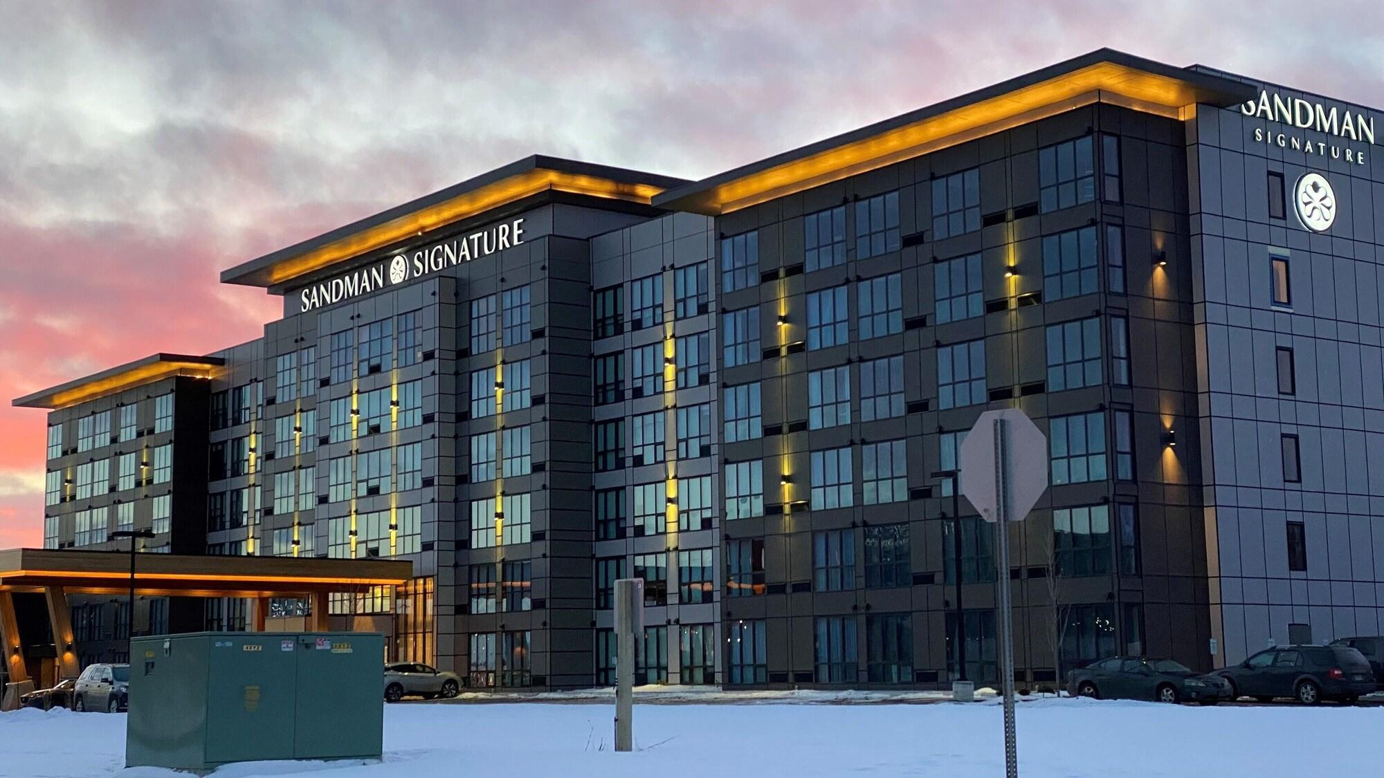 Vista Exterior Sandman Signature Sherwood Park Hotel