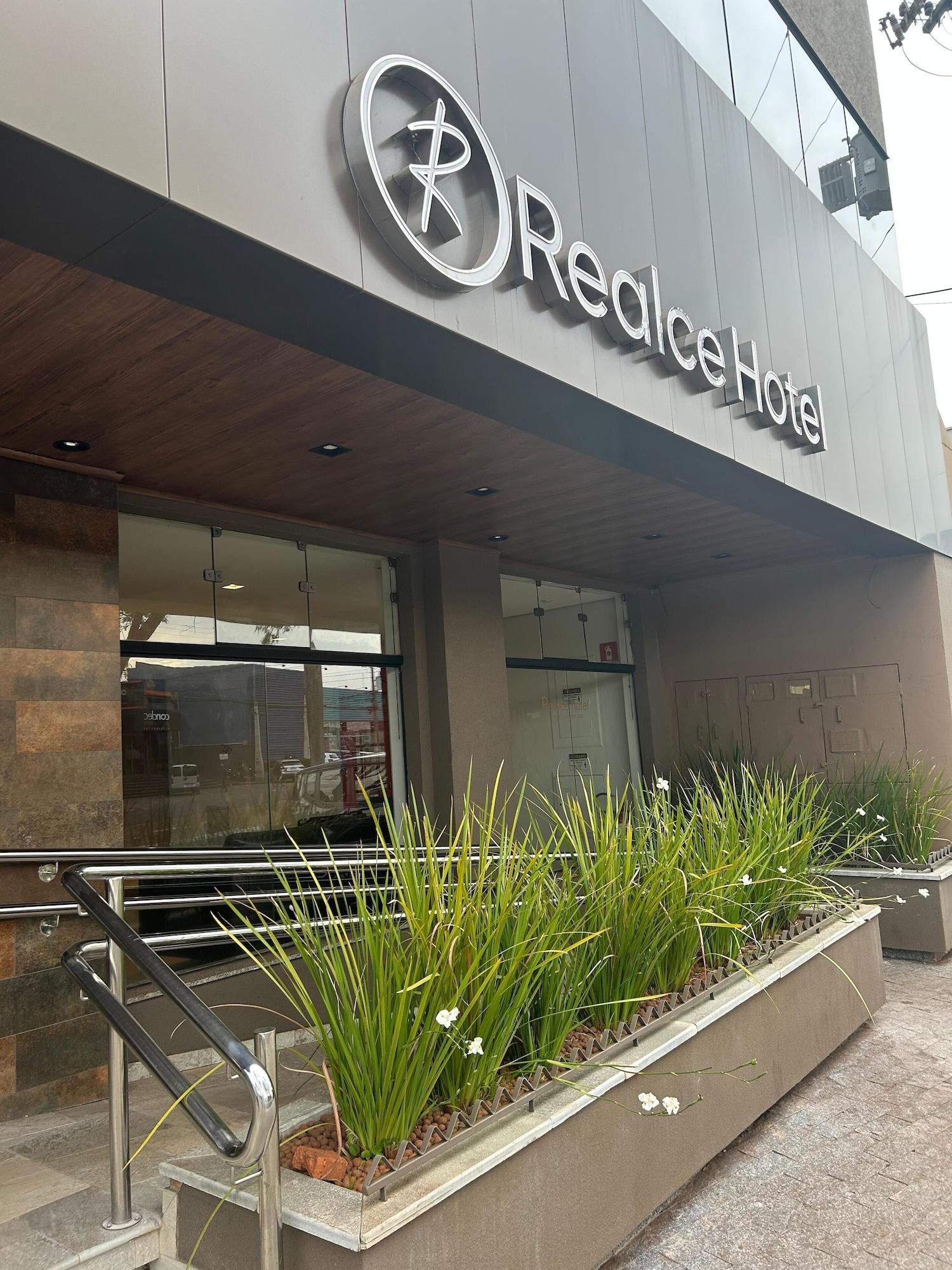 Vista Exterior Realce Hotel