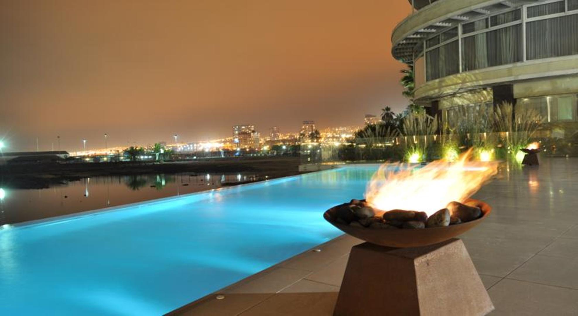 Vista Piscina Terrado Suites Antofagasta
