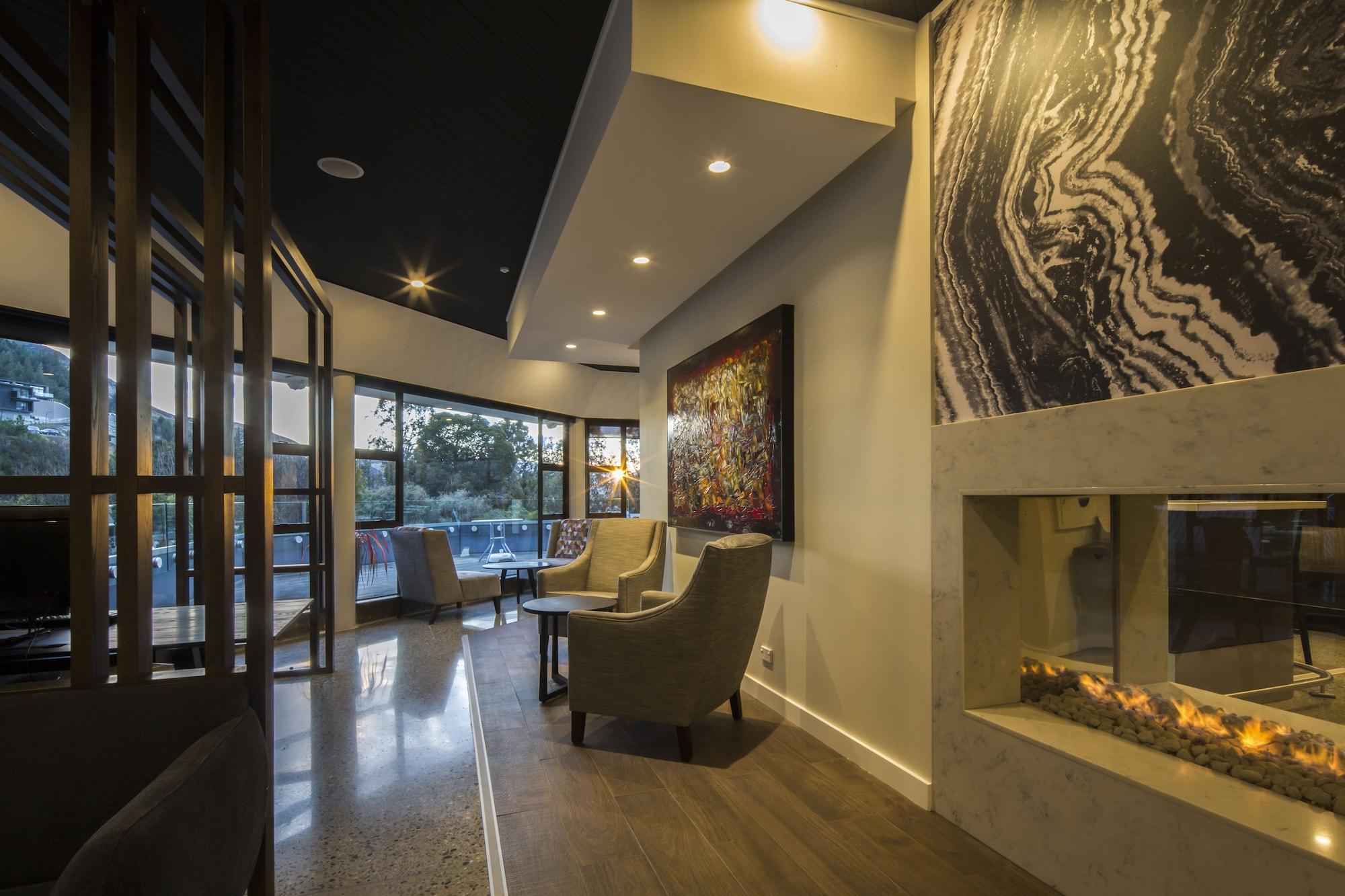 Vista Lobby Holiday Inn Queenstown Frankton Road by IHG