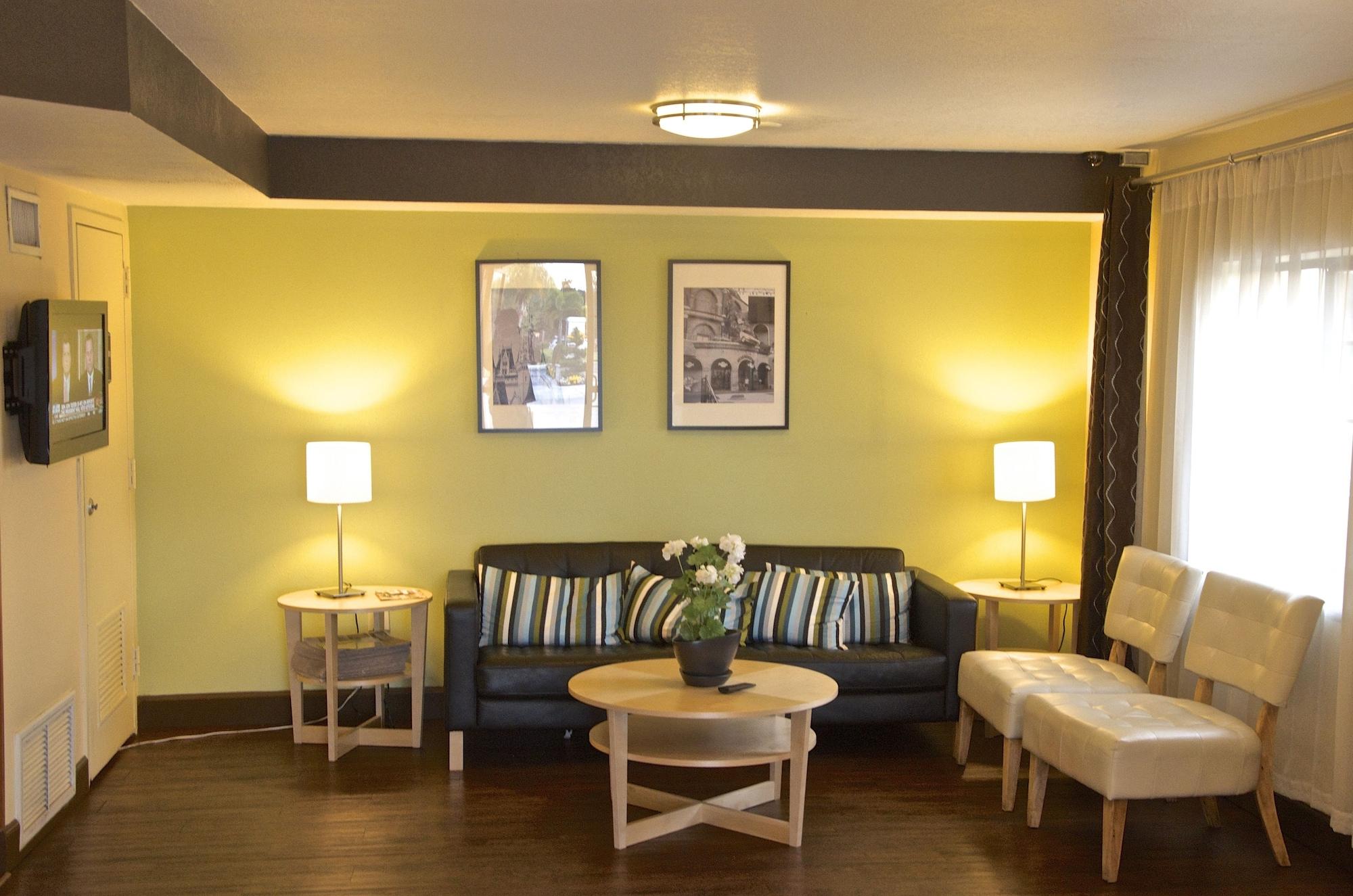 Vista Lobby Super 8 by Wyndham Orlando International Drive