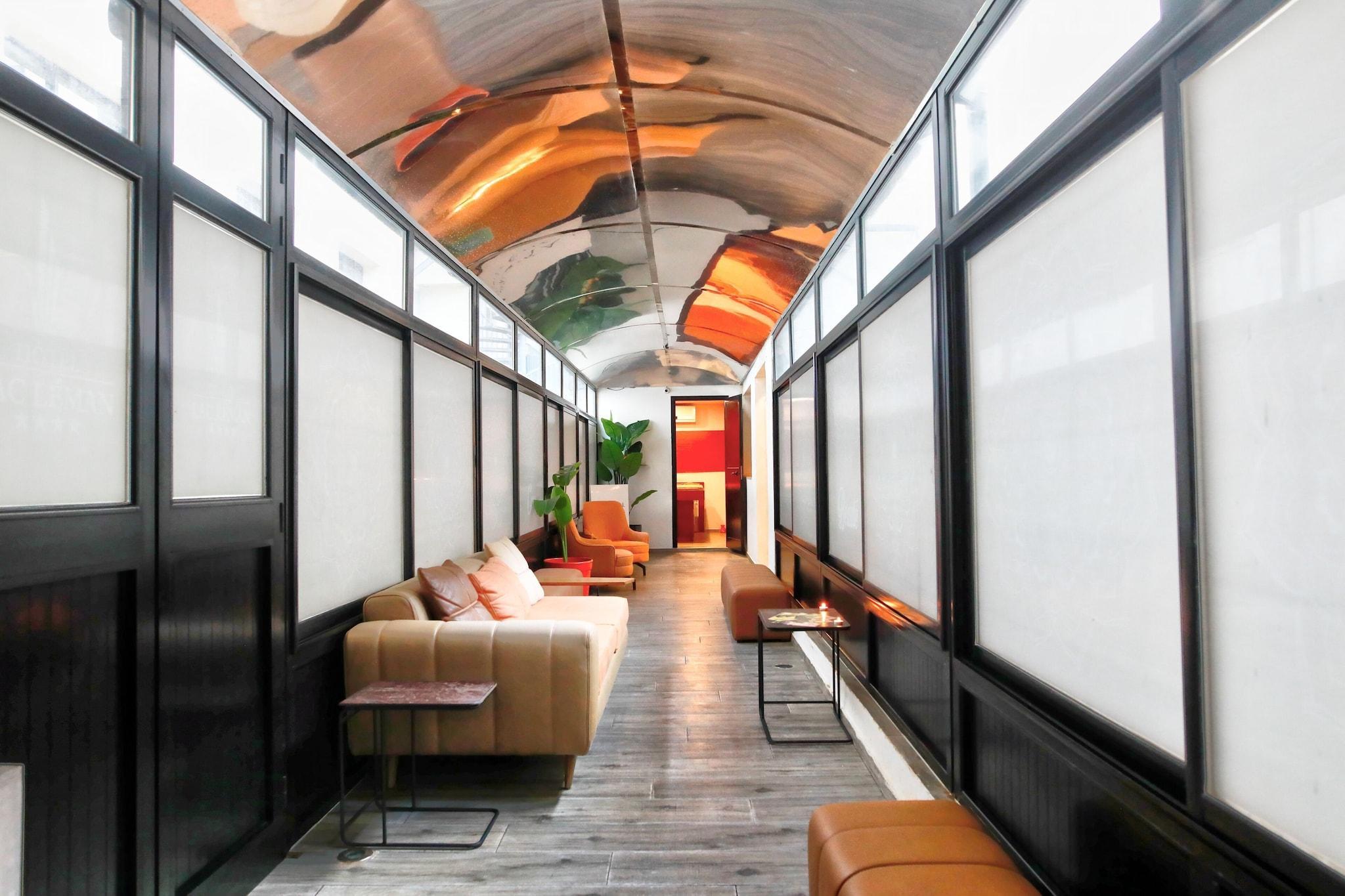 Vista Lobby Lac Leman
