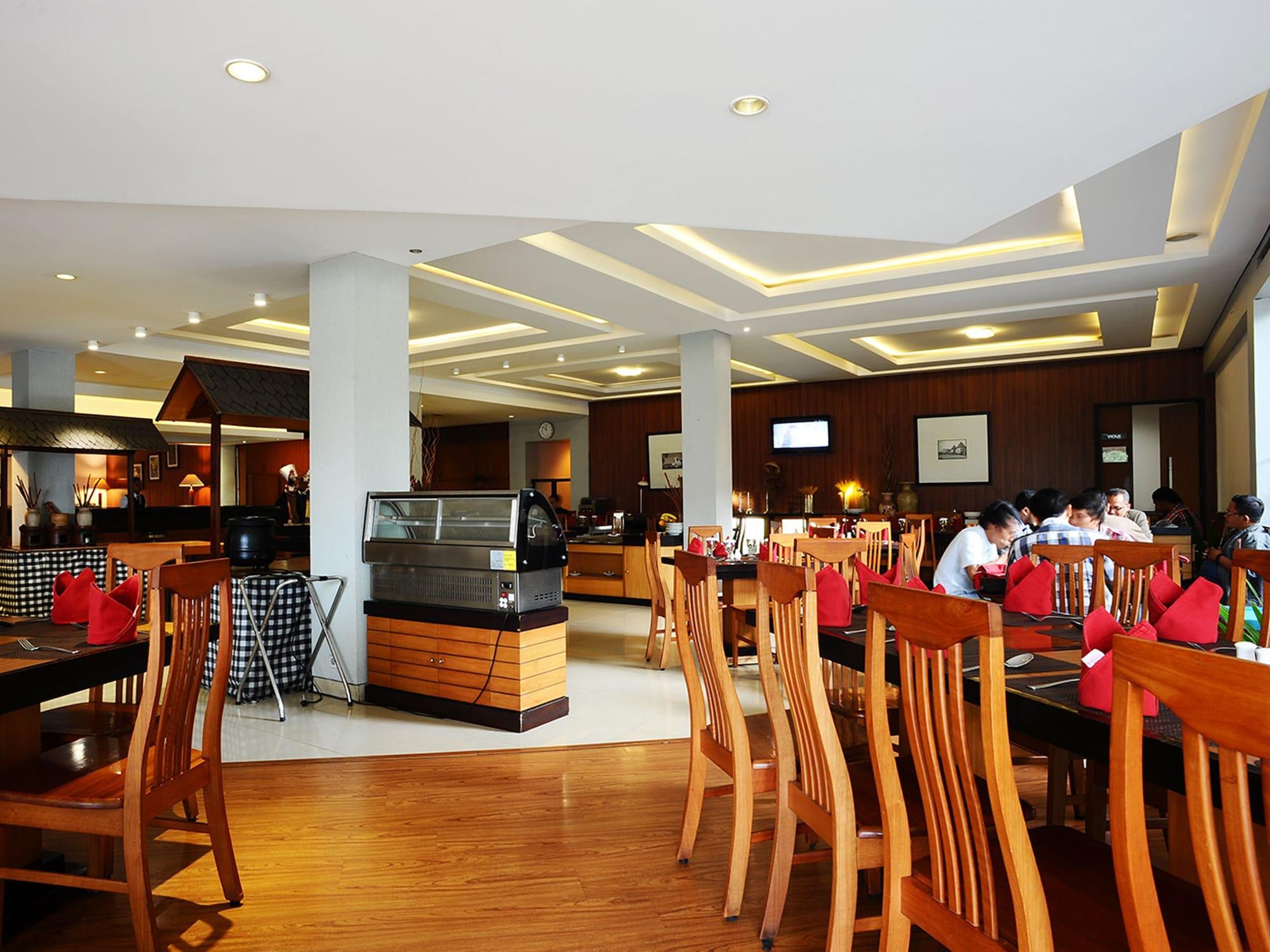 Restaurant Gumilang Regency Hotel By Gumilang Hospitality