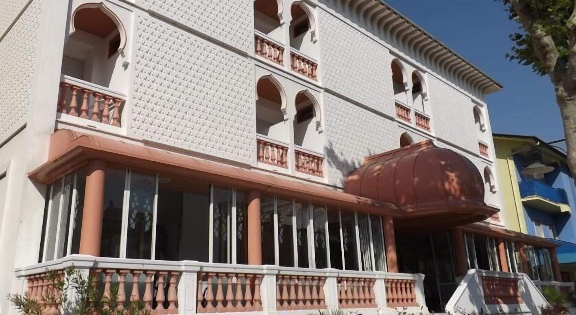 Varios Victory Hotel