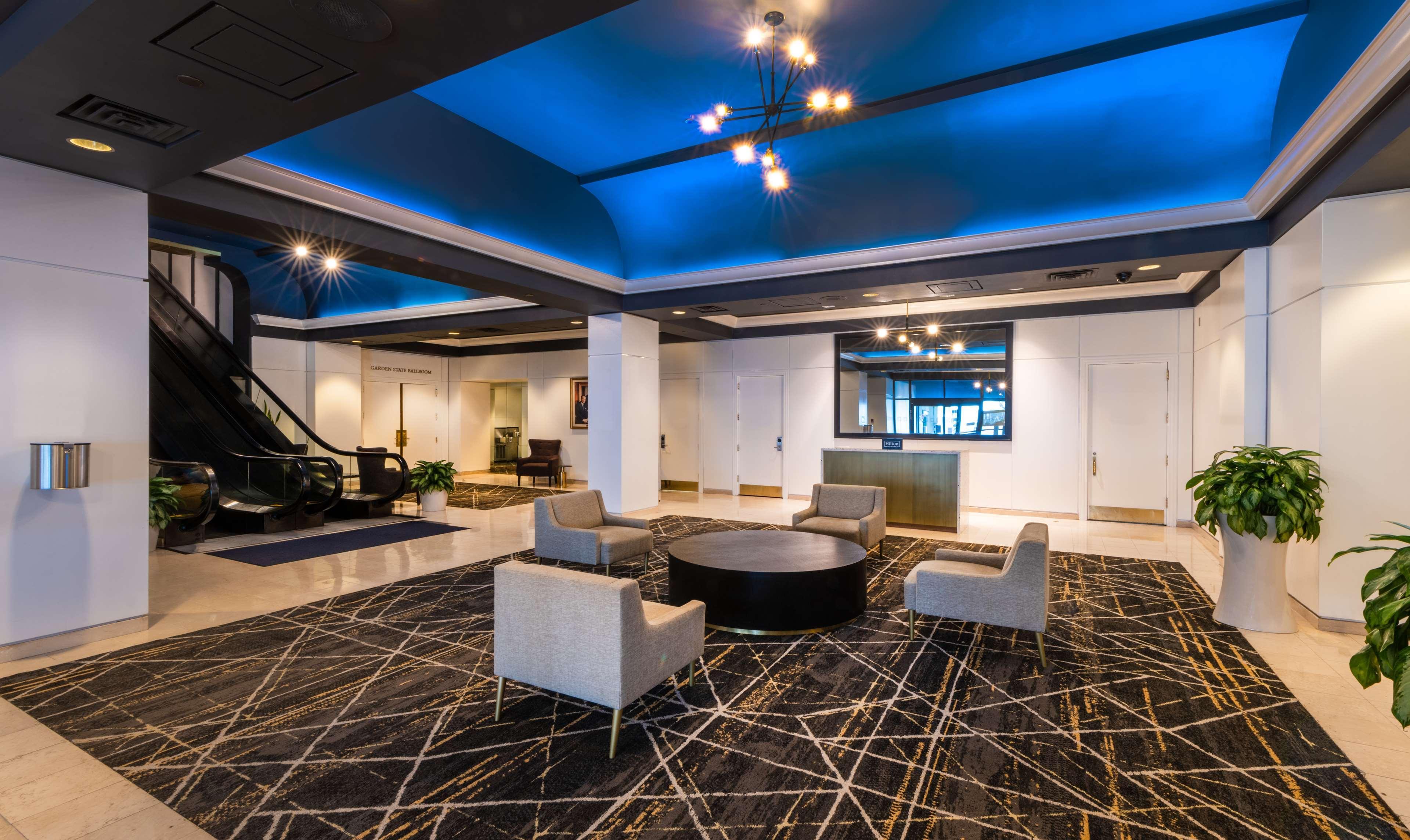 Vista Lobby DoubleTree by Hilton Newark Penn Station
