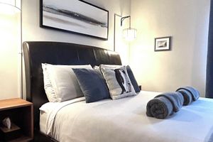 Alquiler Vacacional - Downtown condo w/terrasse -Comfortable, quiet haven in the midst of everything!