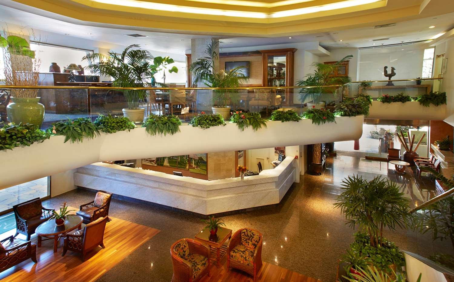 Vista Lobby Luana Waikiki Hotel & Suites