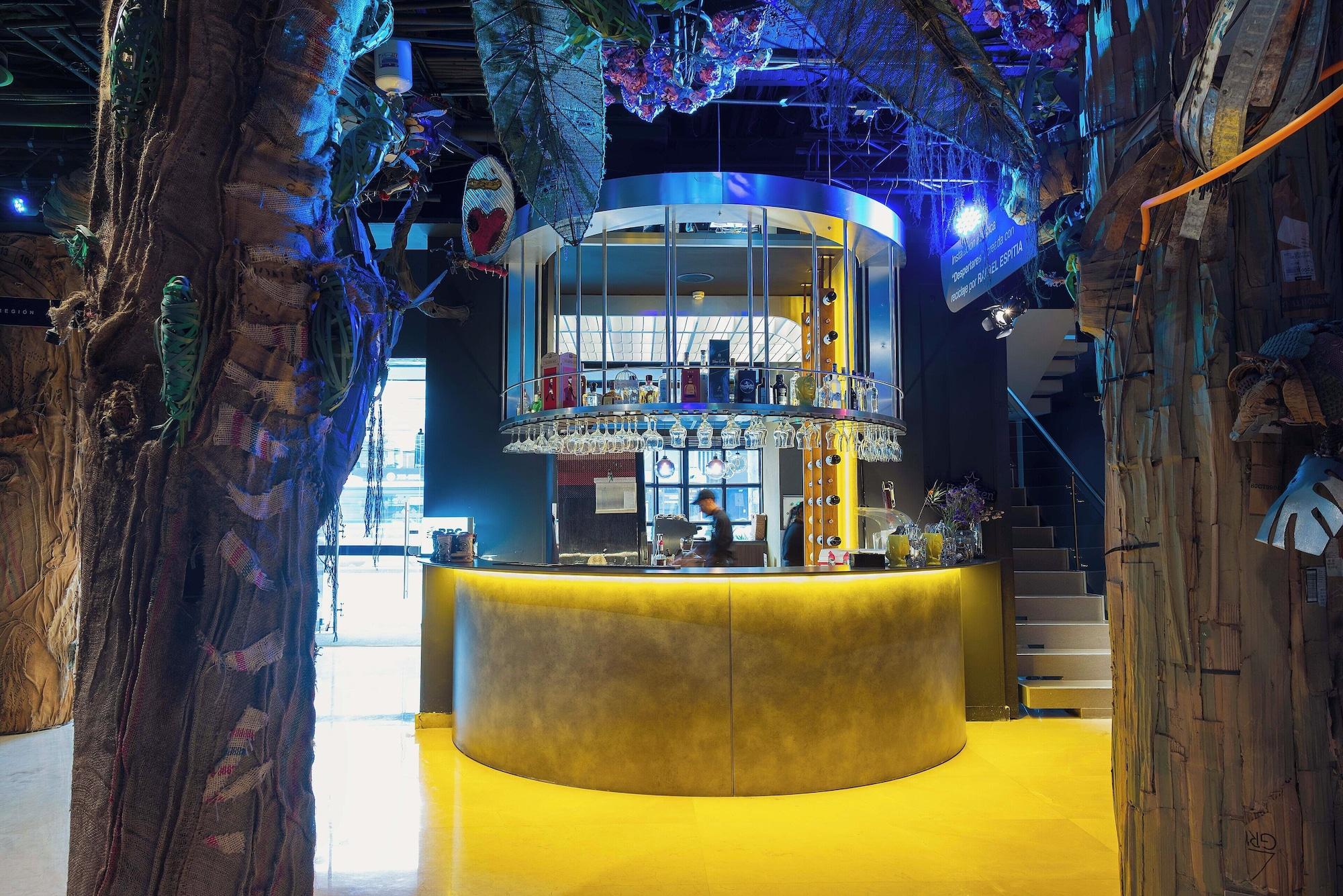 Vista Lobby Hotel Black Tower Premium