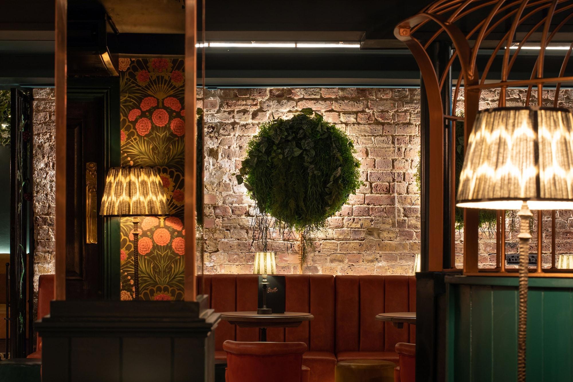 Varios Brook Green Hotel