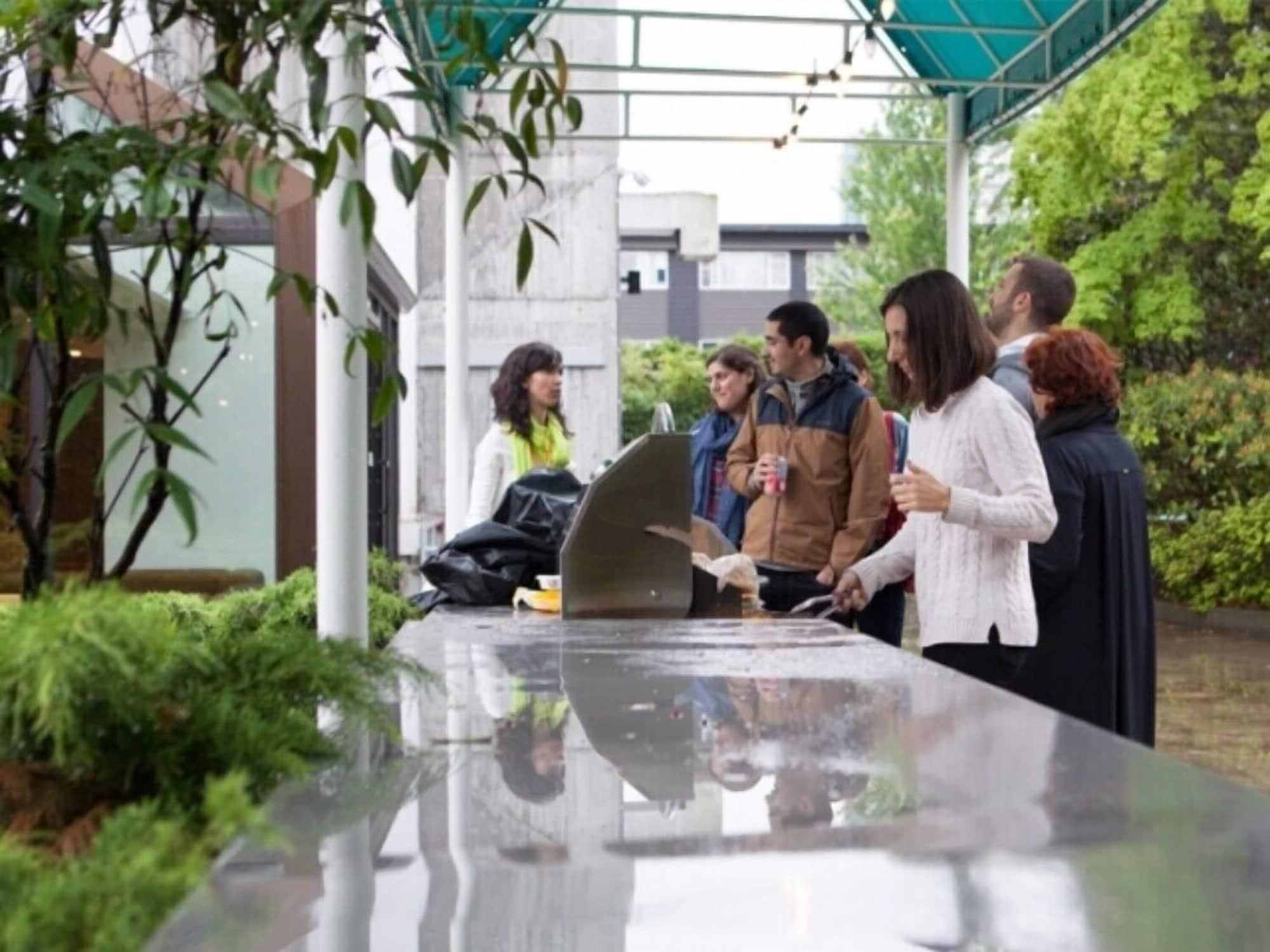 Restaurant Backpacker College at EC Vancouver: APT Living