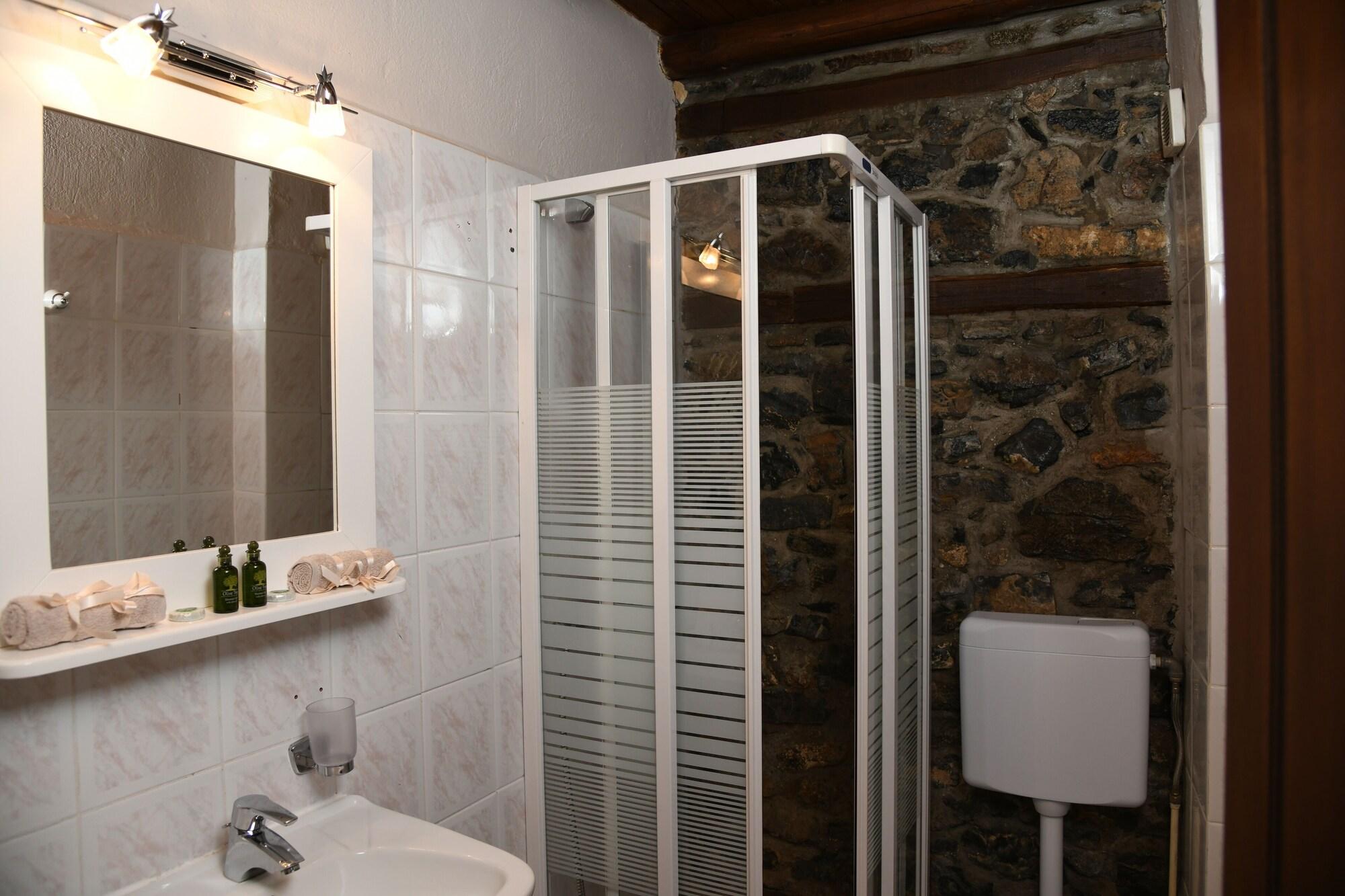 Equipamiento de Habitación Archontiko Tarsouna