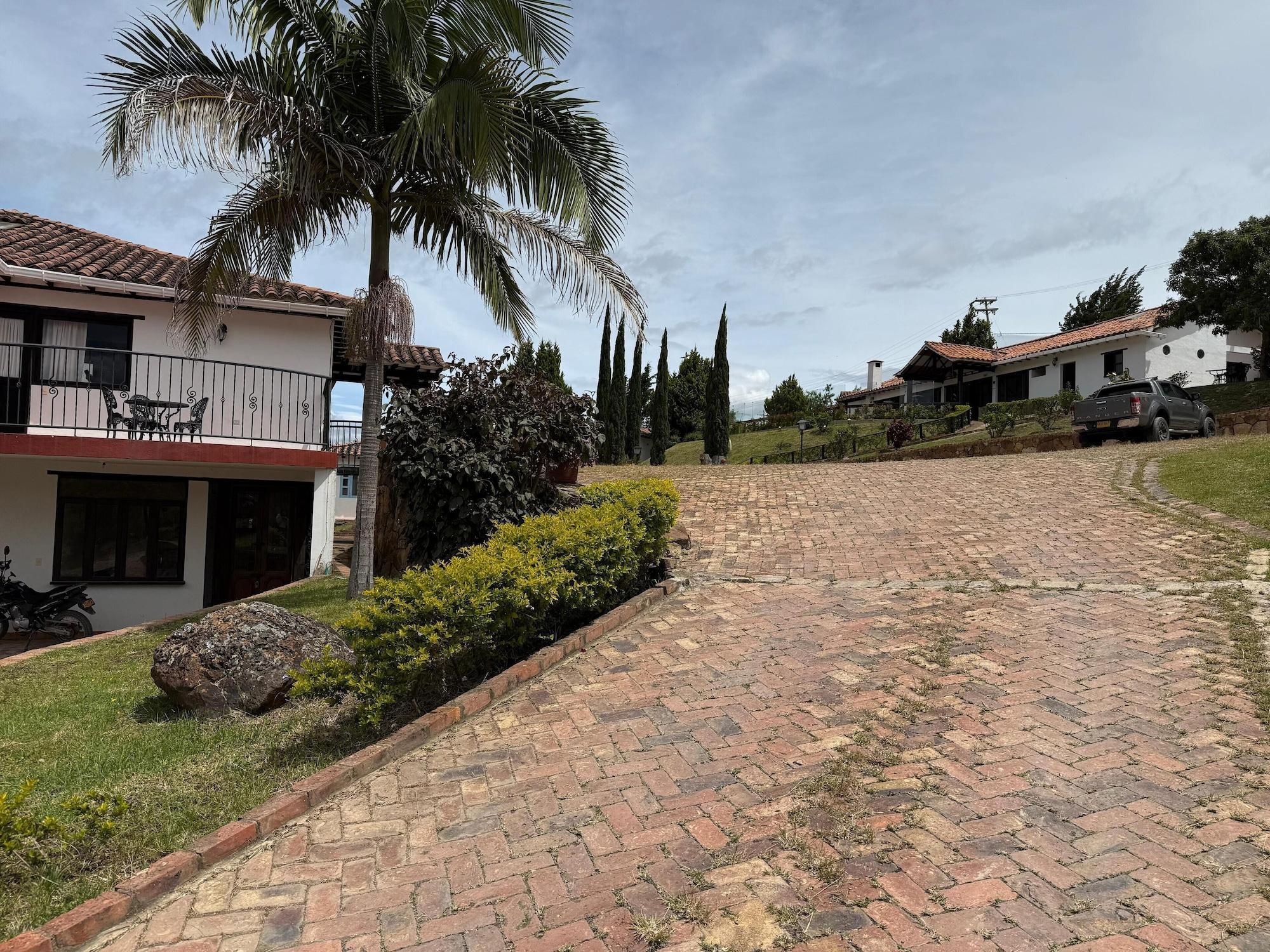 Vista Exterior Hotel Montelux Villa de Leyva