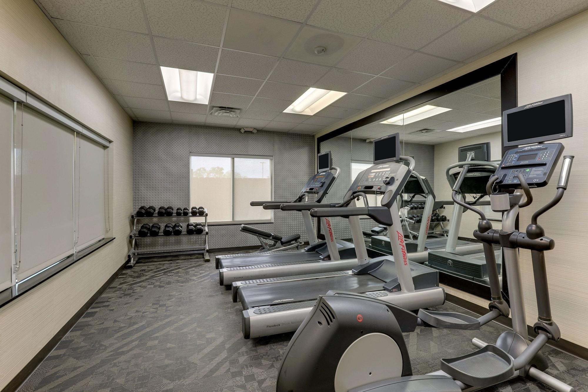 Gimnasio Fairfield Inn & Suites Hutchinson