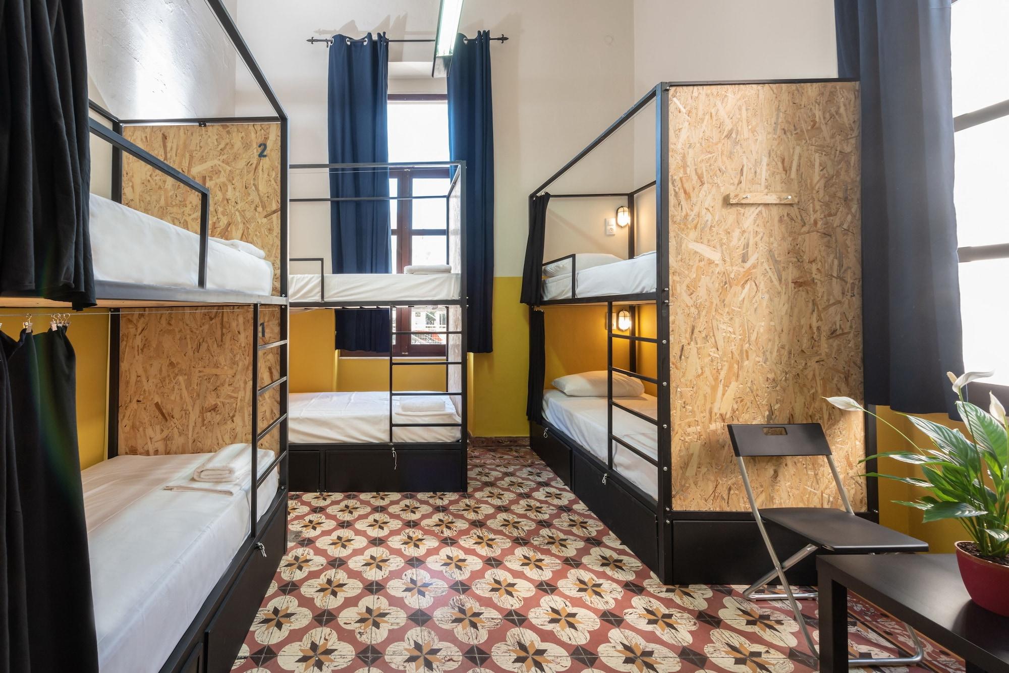 Varios Intra Muros Hostel