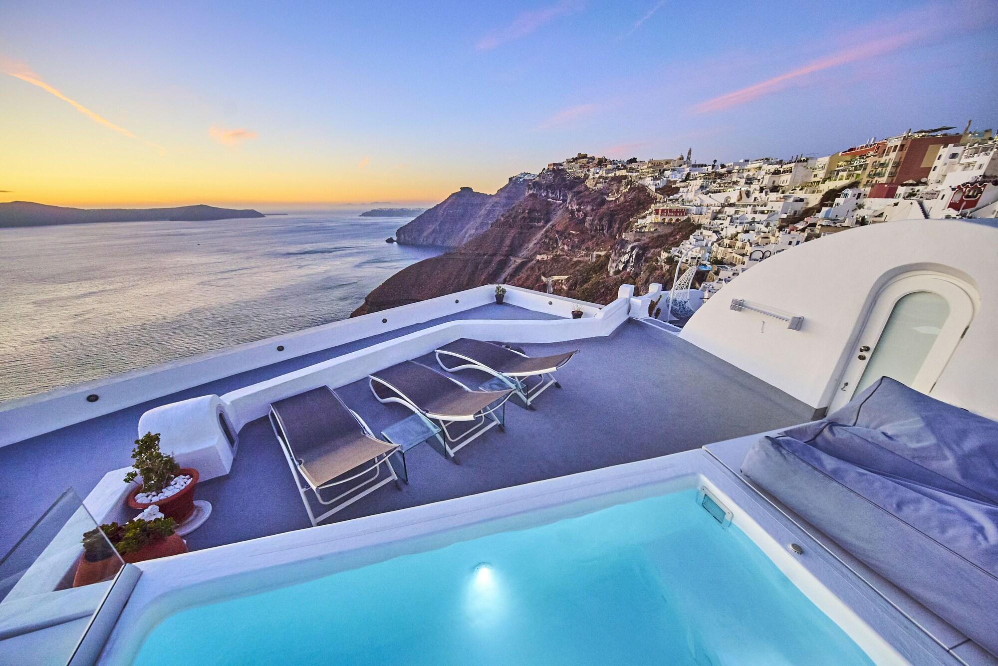 Varios Trieris Villa & Suites