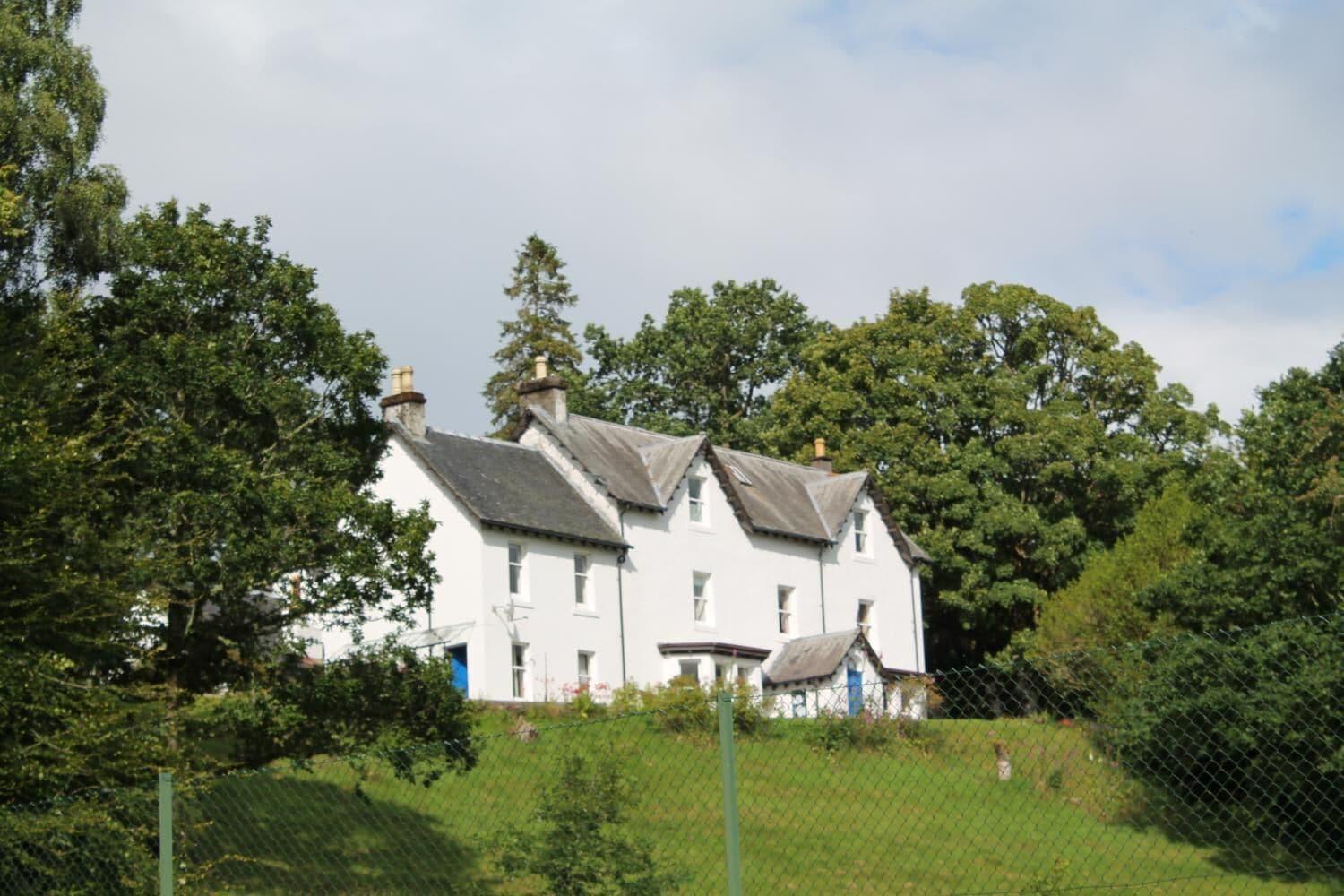 Vista Exterior Tirindrish House
