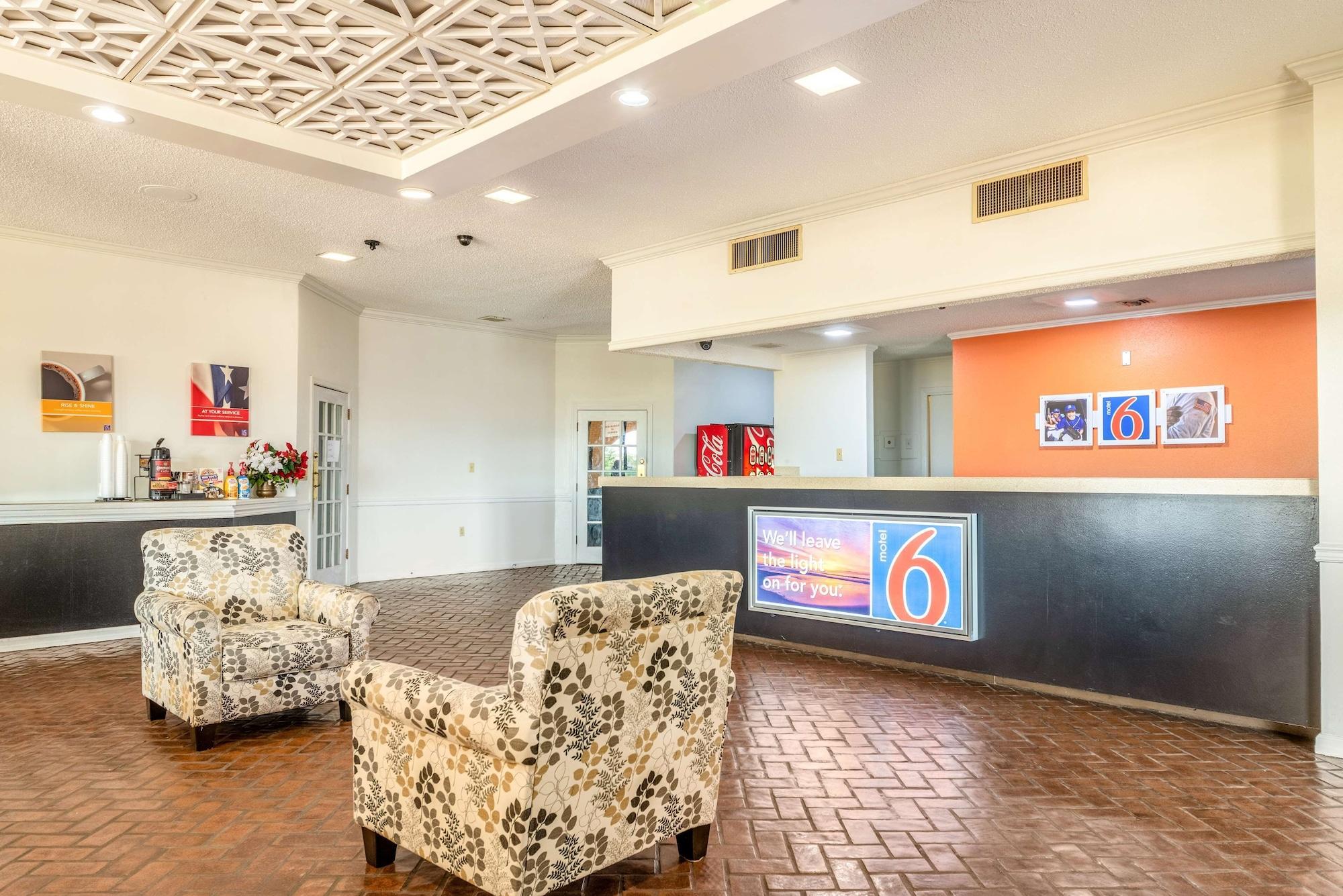 Vista Lobby Motel 6 Natchitoches, LA