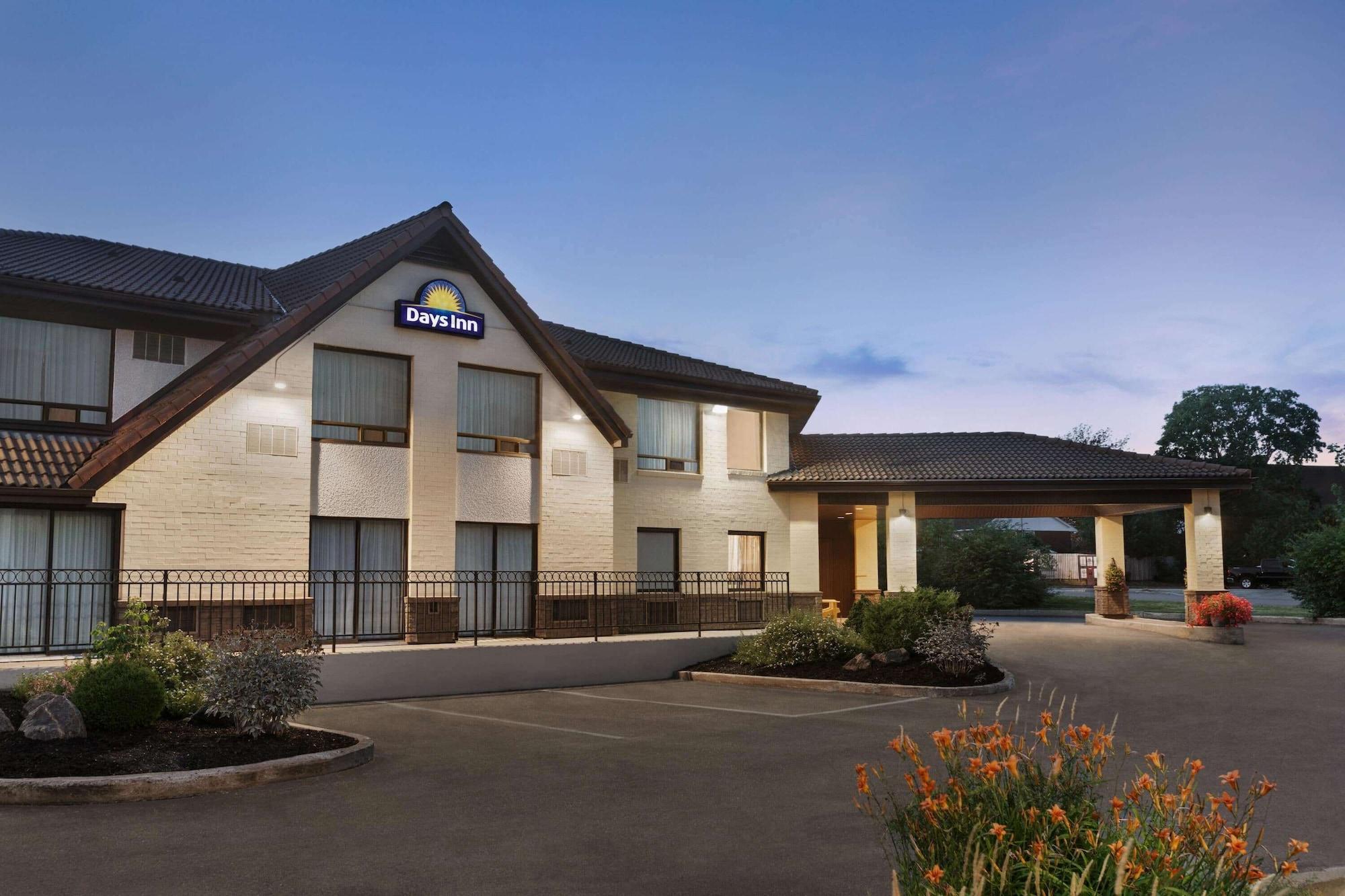 Vista Exterior Days Inn by Wyndham Miramichi NB