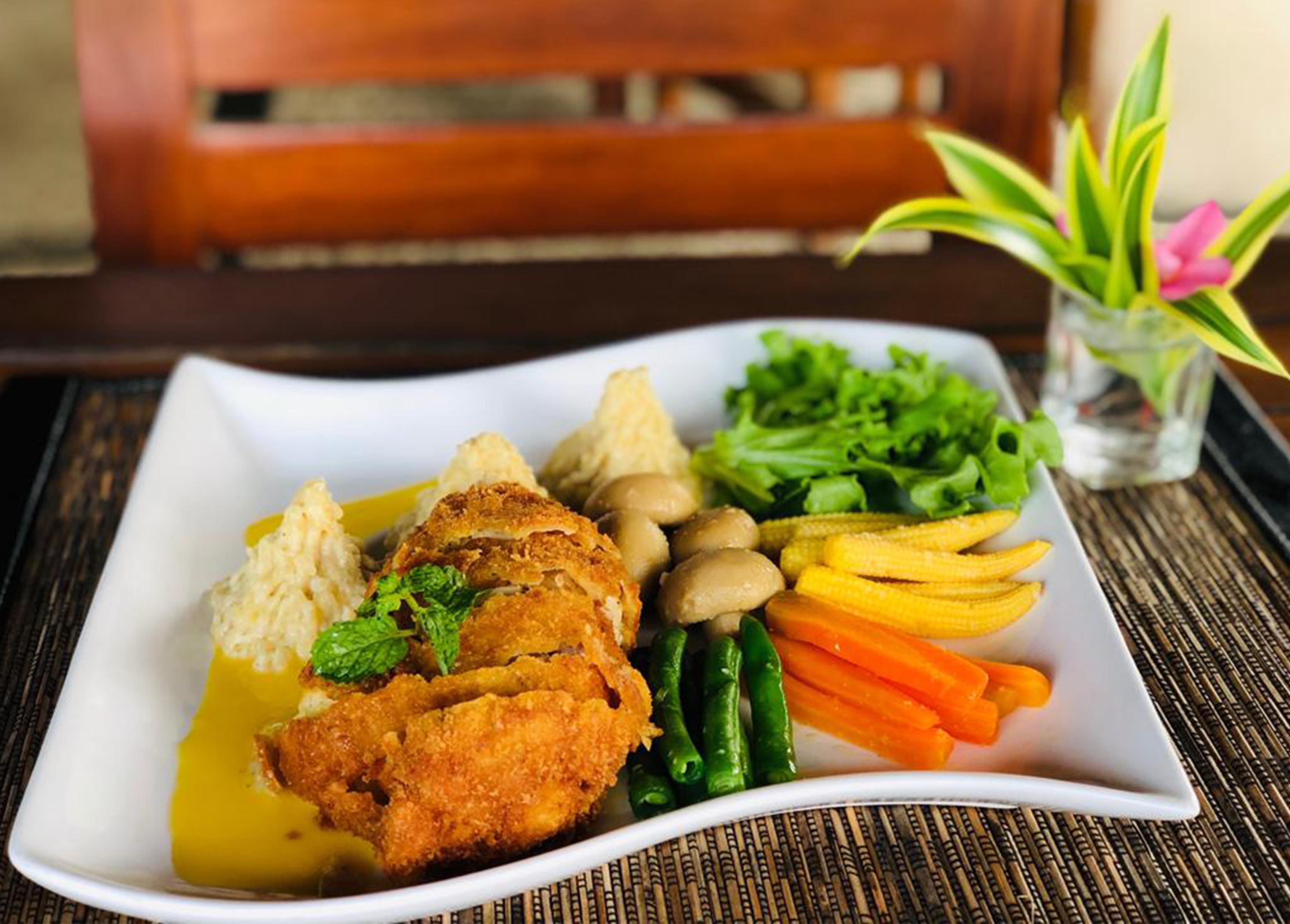 Restaurant Cocotinos Manado a Boutique Dive Resort & Spa